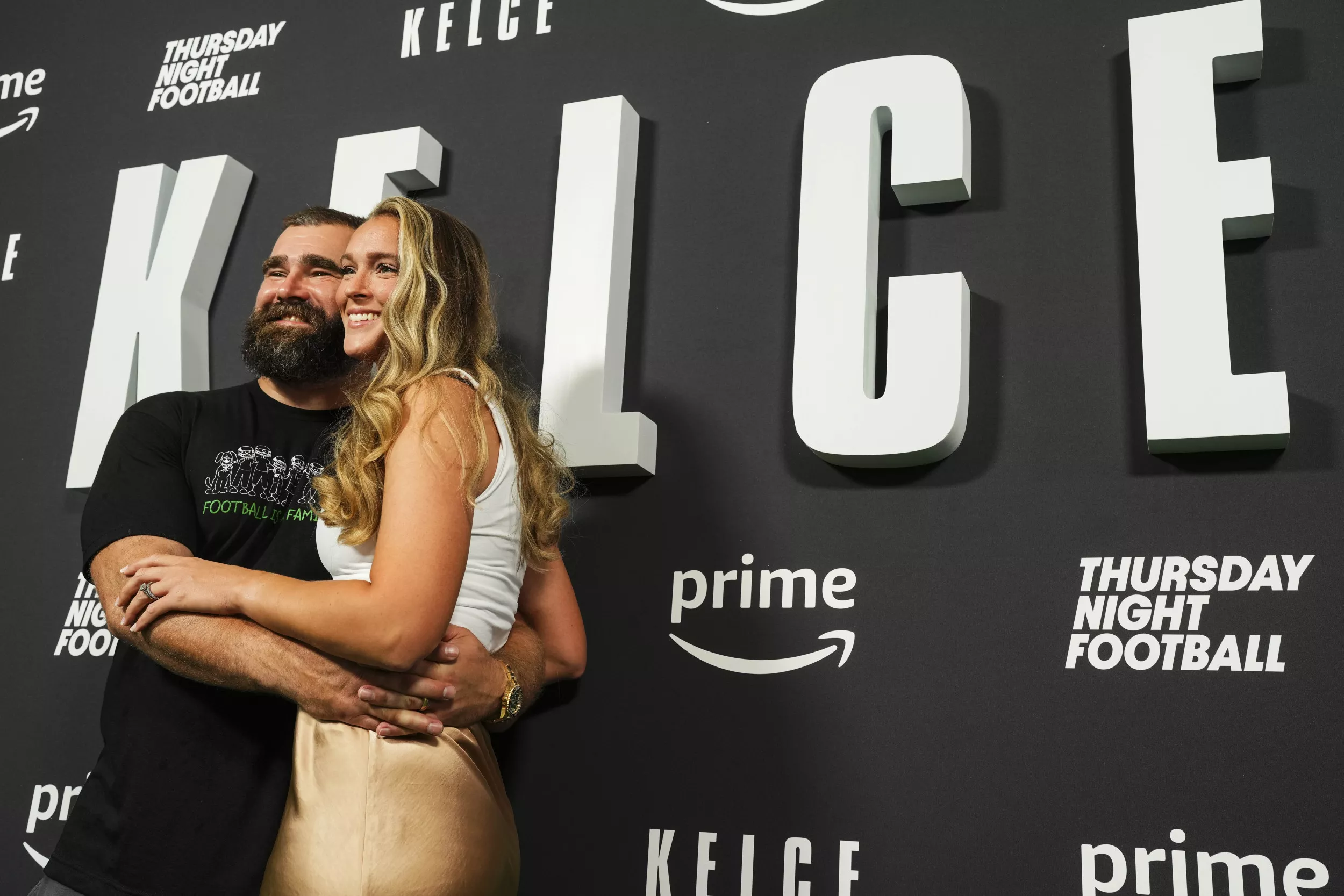 Watch Kylie Kelce Get Embarrassed — And Hide — at Jason and Travis Kelce's Live 'New Heights' Taping - Vimarsana News