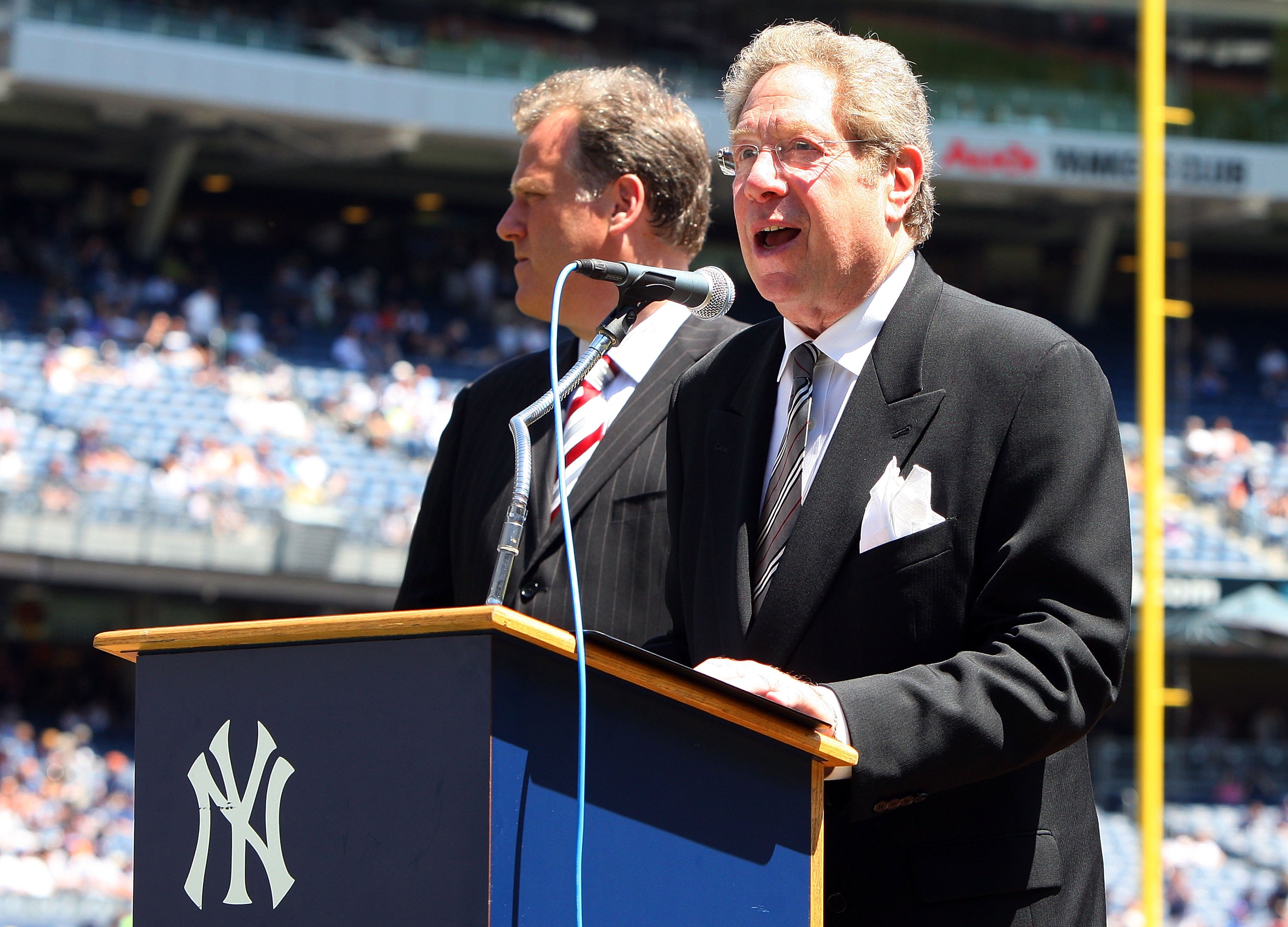 New York Yankees’ Longtime Broadcaster Announces Sudden Retirement