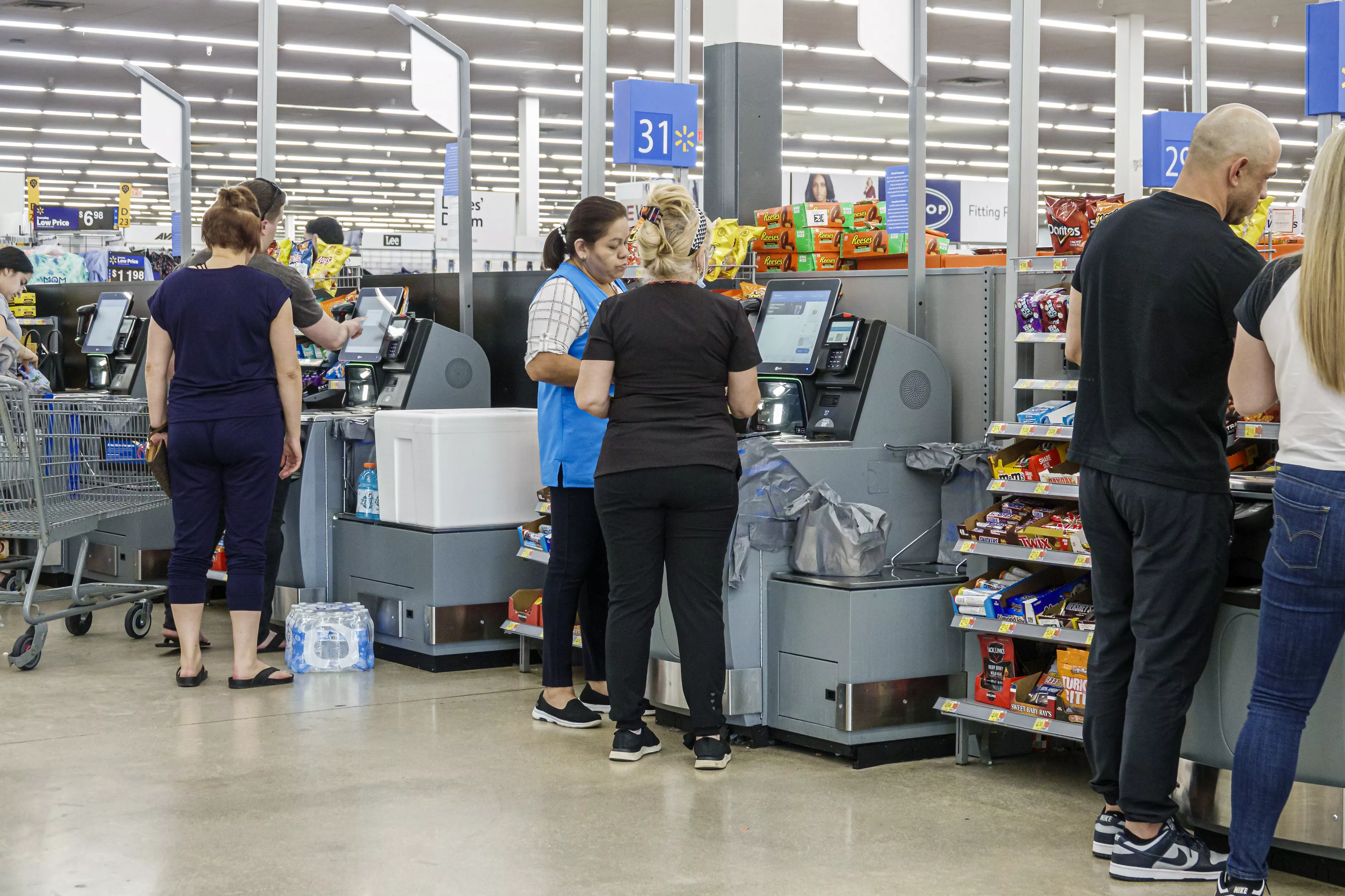 Walmart is Replacing Self-Checkout in These States - Vimarsana News