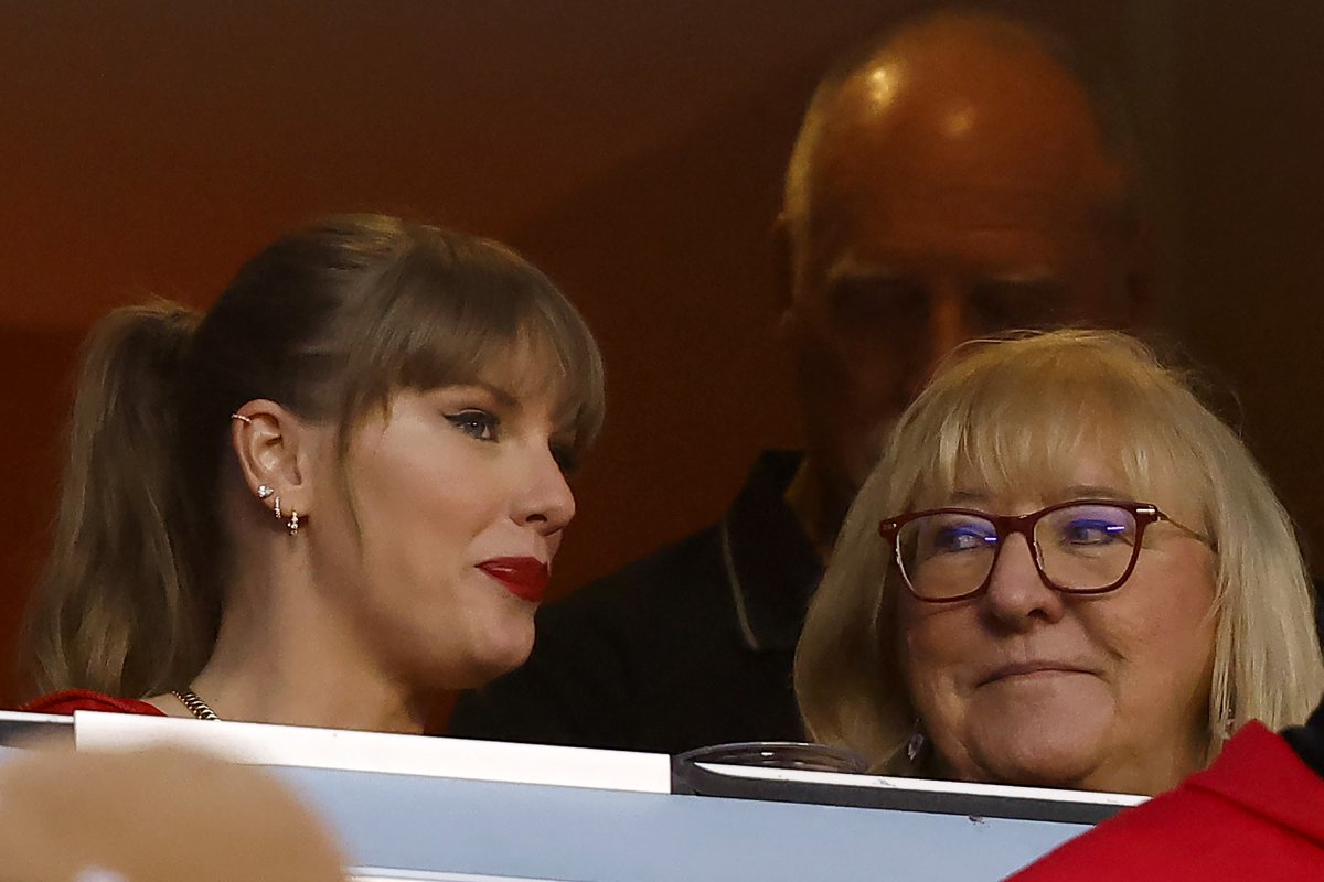 Taylor Swift Donna Kelce