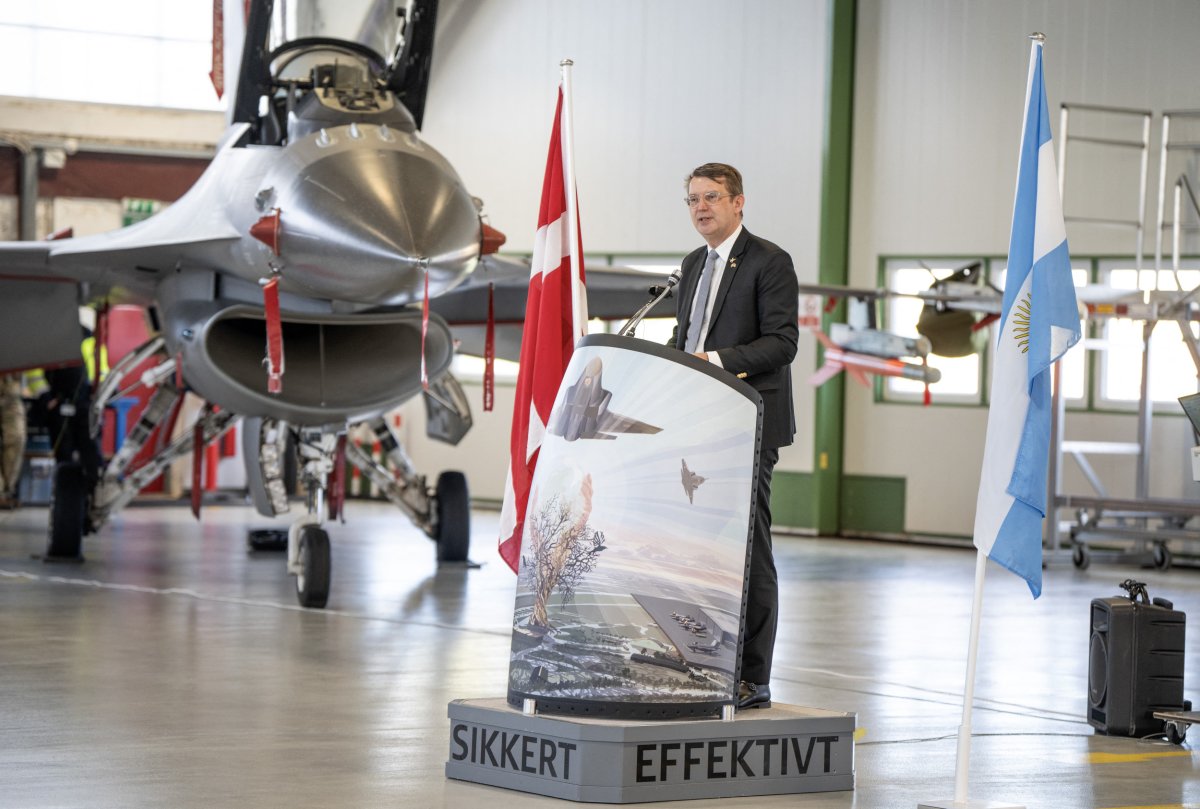 الدنمارك تحيل كامل اسطولها من مقاتلات F-16 الى التقاعد وتوزعه بين اوكرانيا والارجنتين !! F-16-denmark