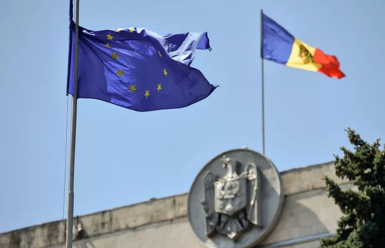 Das ist der Anfang vom Ende - Pagina 13 Moldovan-flag-eu-flag