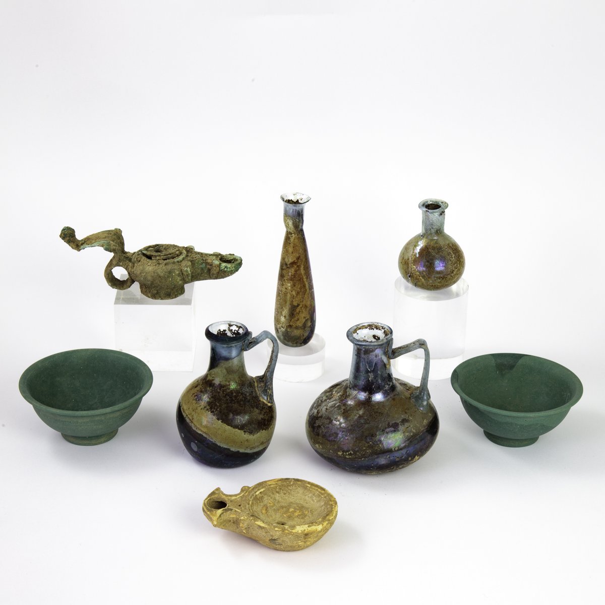 Roman glass vessels and lamps from France