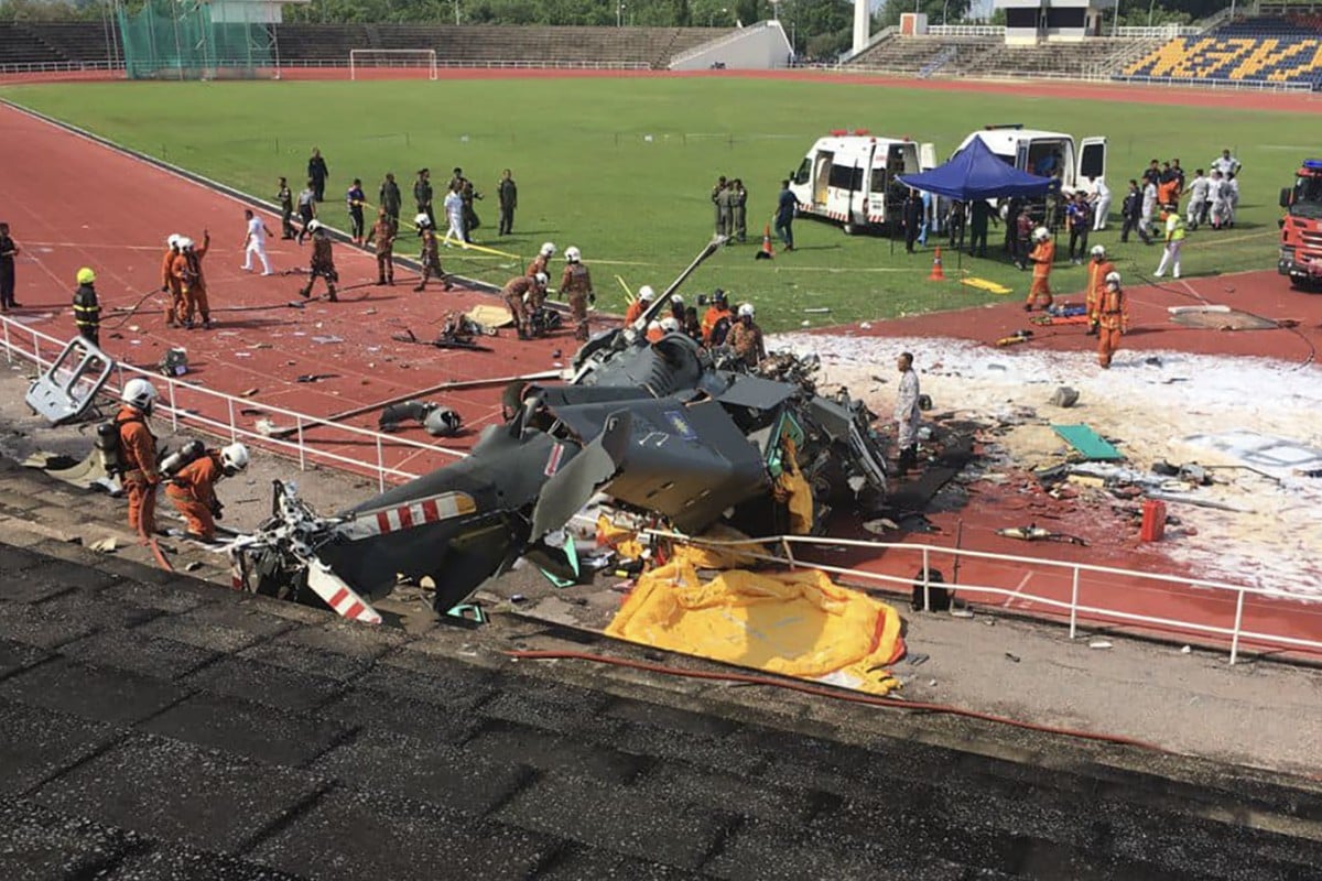 Deux hélicoptères militaires entrent en collision mortellement en plein vol, selon une vidéo