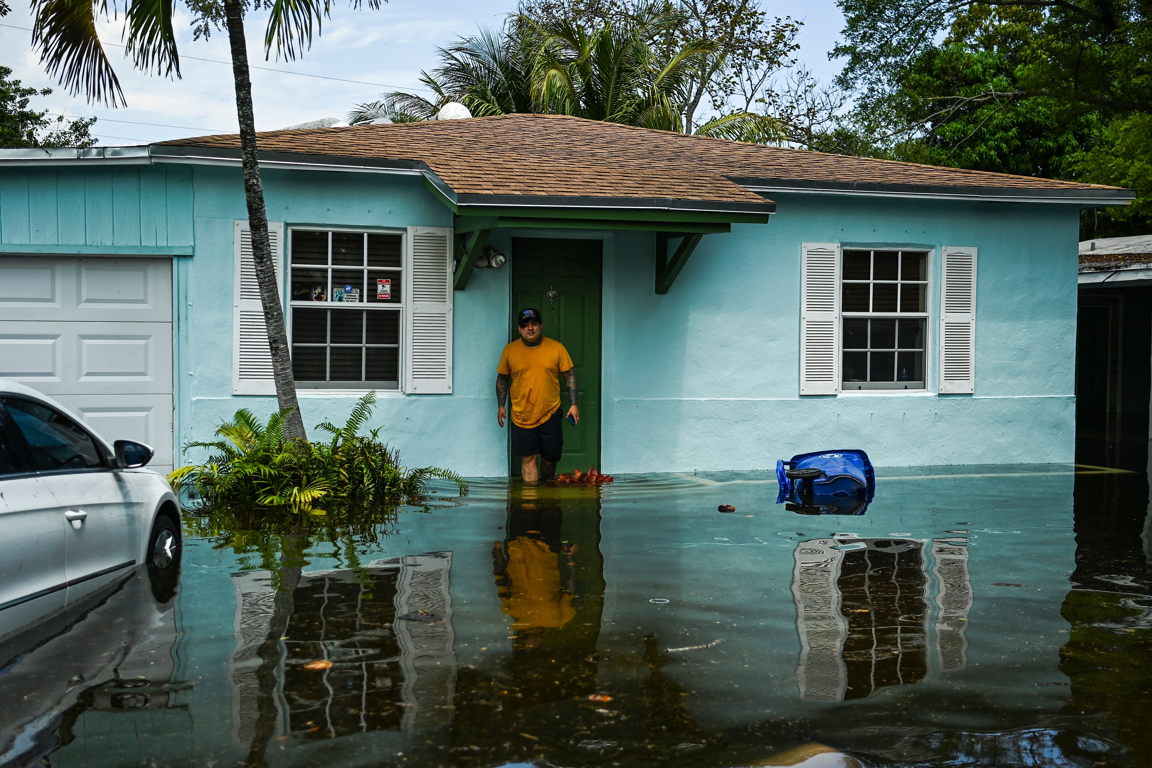 Florida homeowners are relocating in droves over insurance crisis