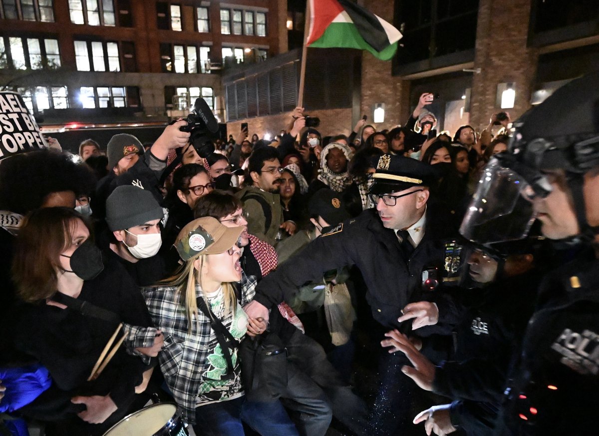 Police, arrest, pro-Palestinian, protesters, in, New, York