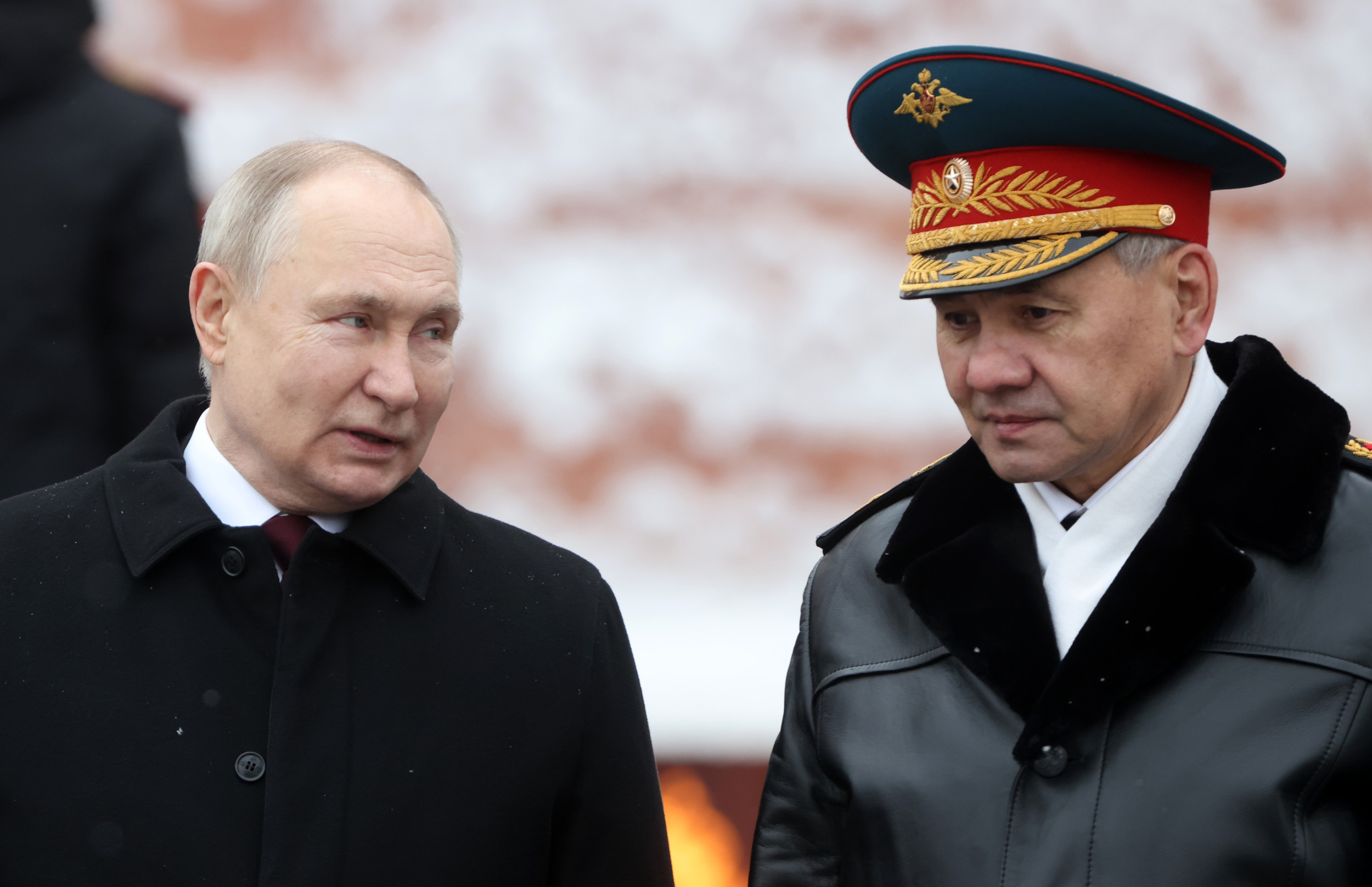 Putin posílá ruskému ministru obrany varovný výstřel