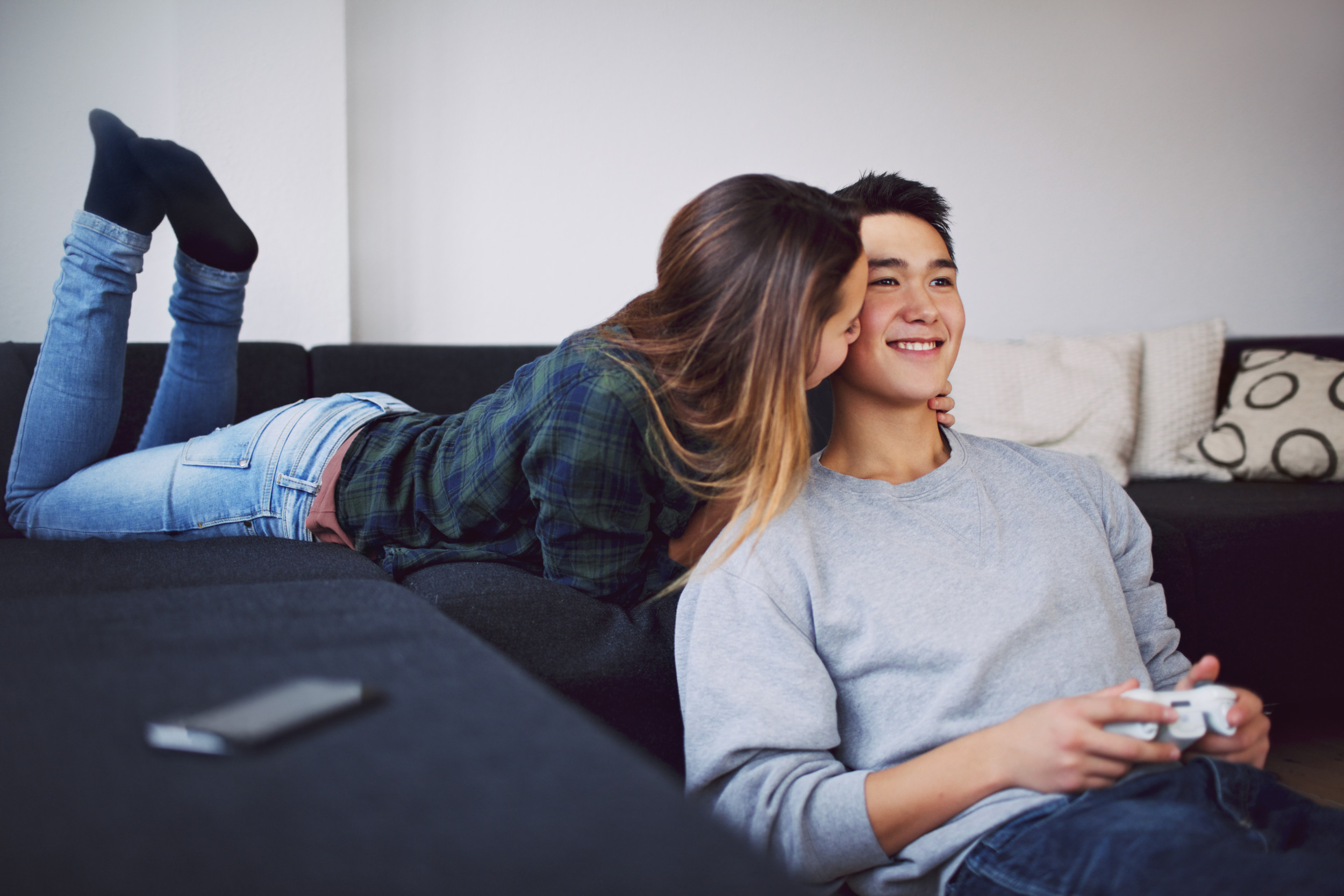 Man's Adorable Nod to Include Girlfriend in His Hobby Has Internet Sobbing - Vimarsana News