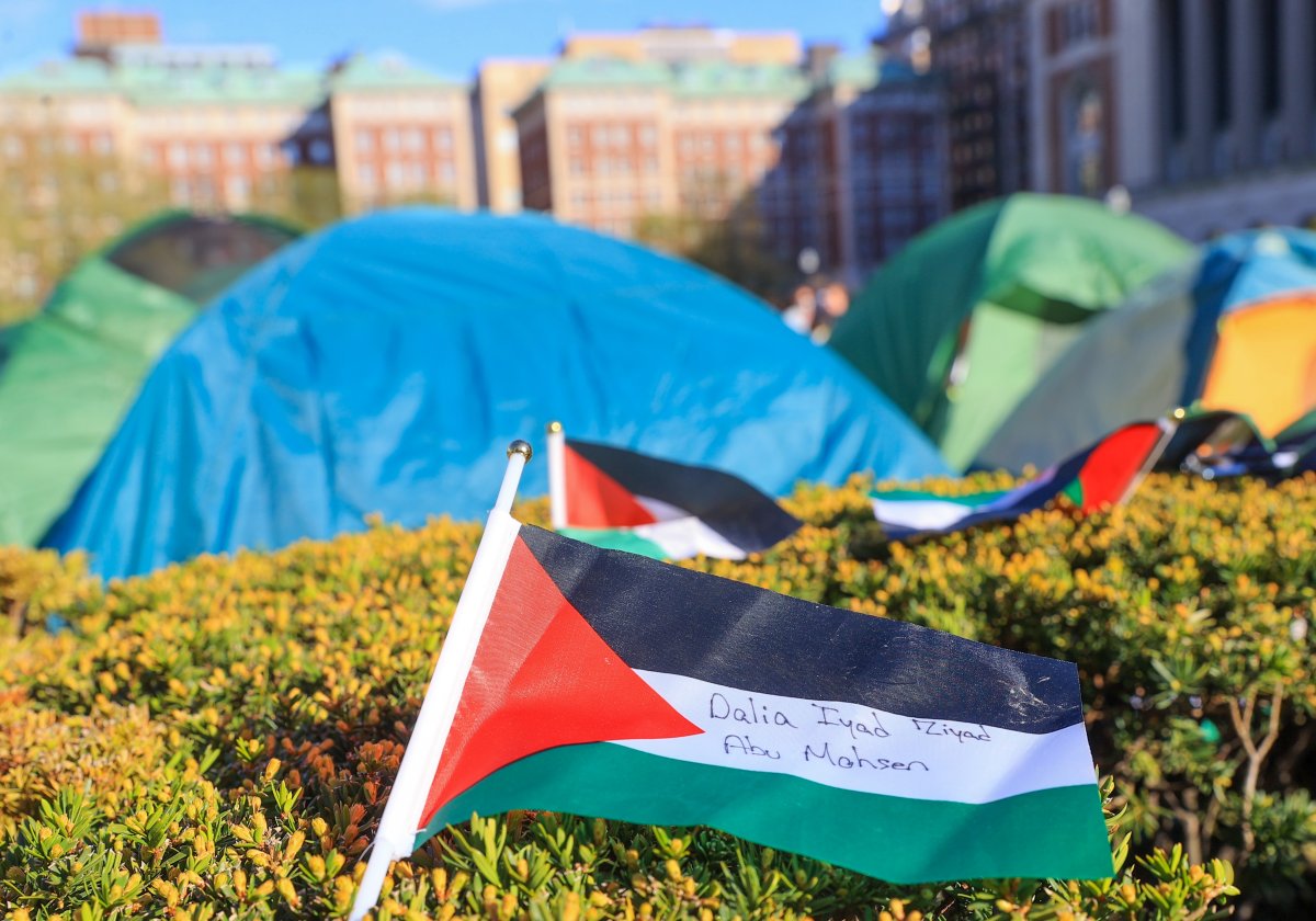 columbia tents and palestinian flag