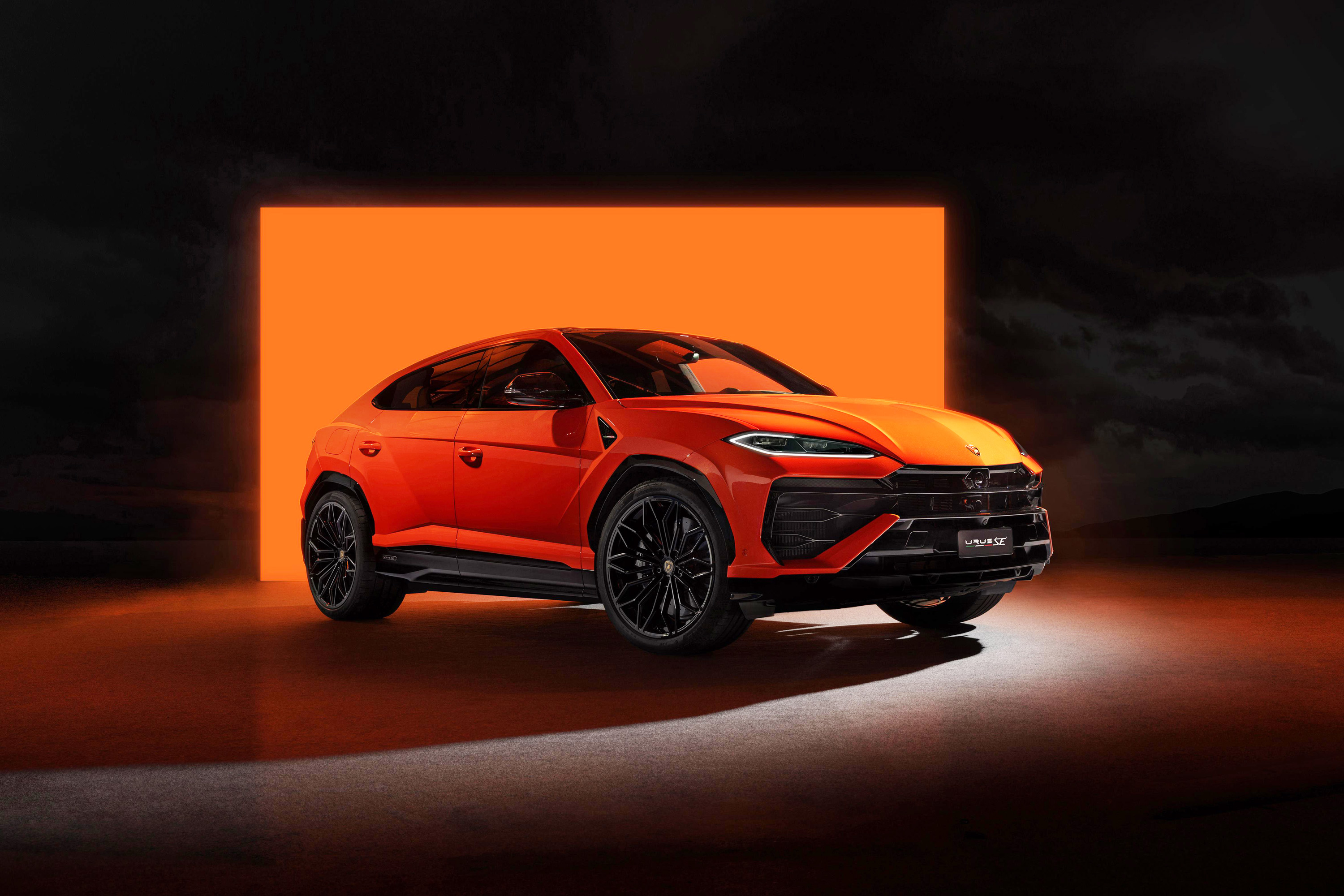 Luxury Automakers Weigh Rollout of Battery-electrics Versus Hybrids Luxury Automakers Weigh Rollout of Battery-electrics Versus Hybrids