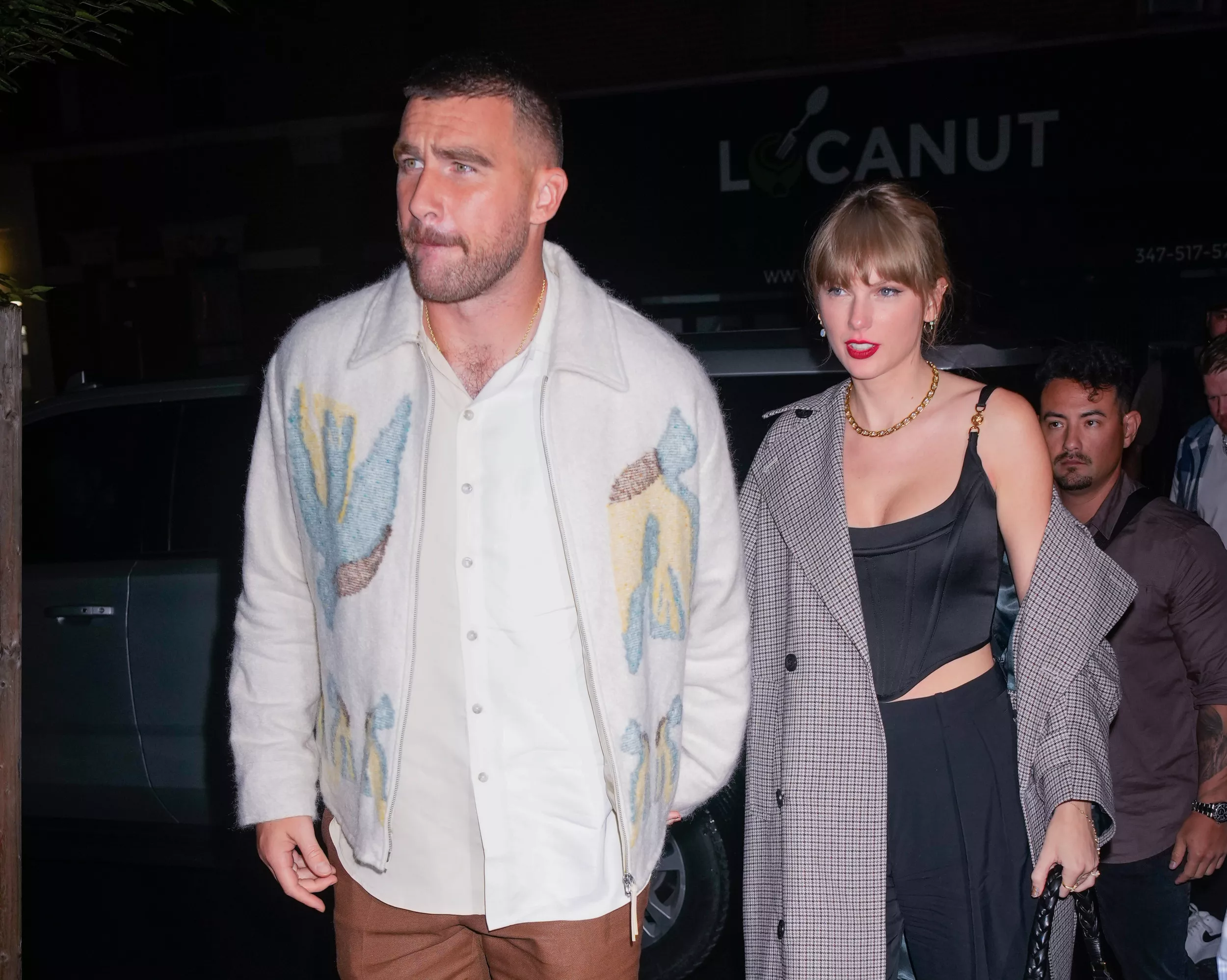 Taylor Swift and Travis Kelce Can't Get Any Closer on Sweet Date in L.A. - Vimarsana News