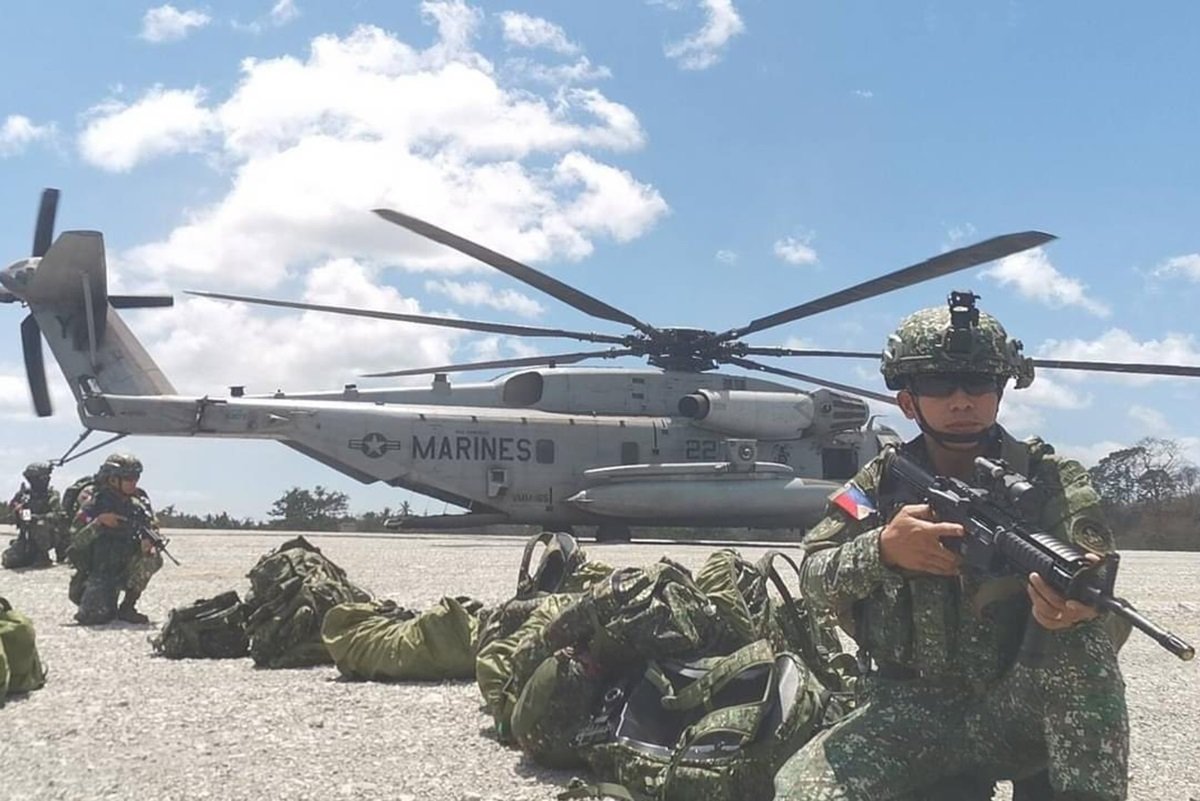 フィリピン海兵隊、空気注入訓練を実施