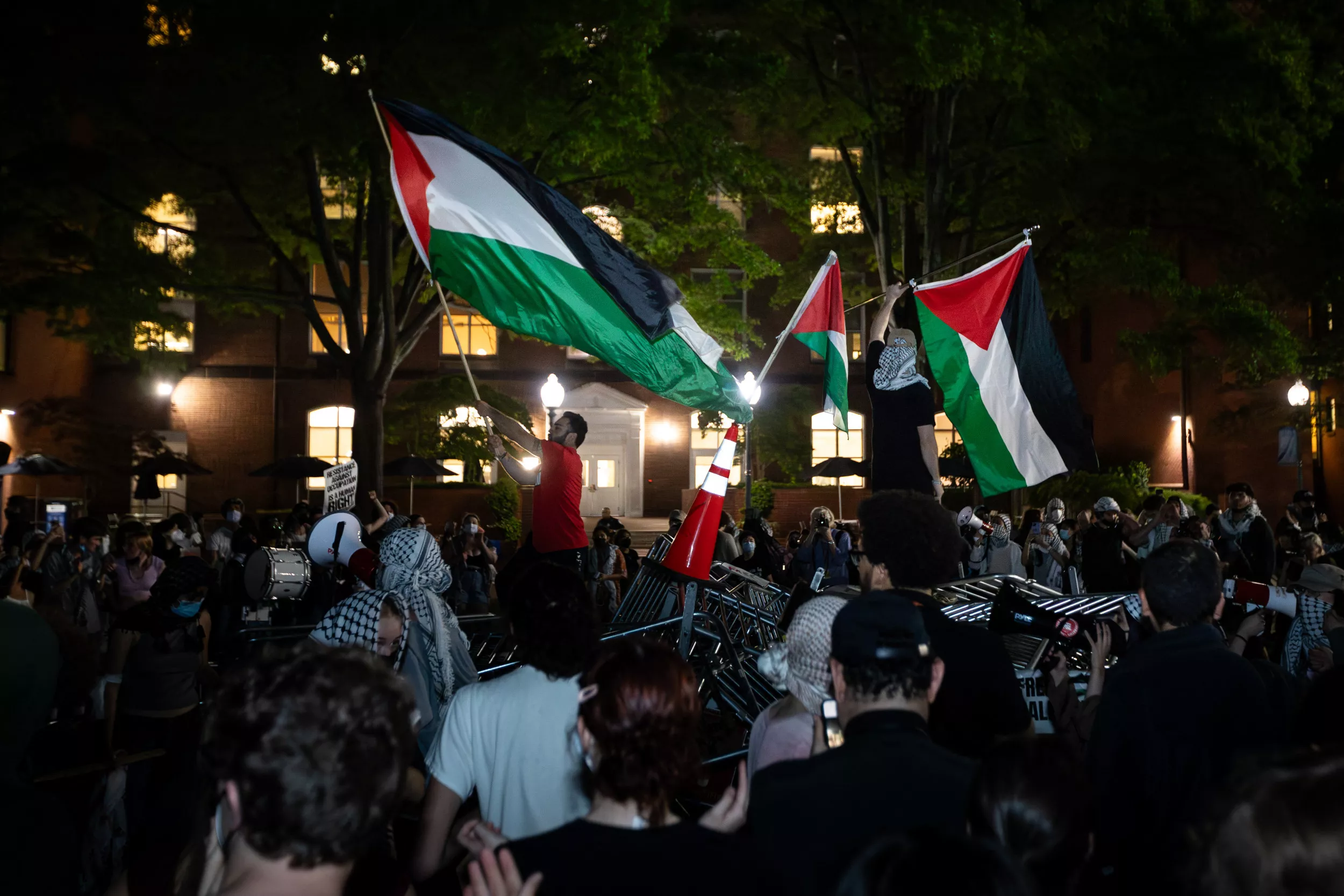 Oklahoma Governor Draws Red Line for Pro-Palestinian Campus Protesters - Vimarsana News