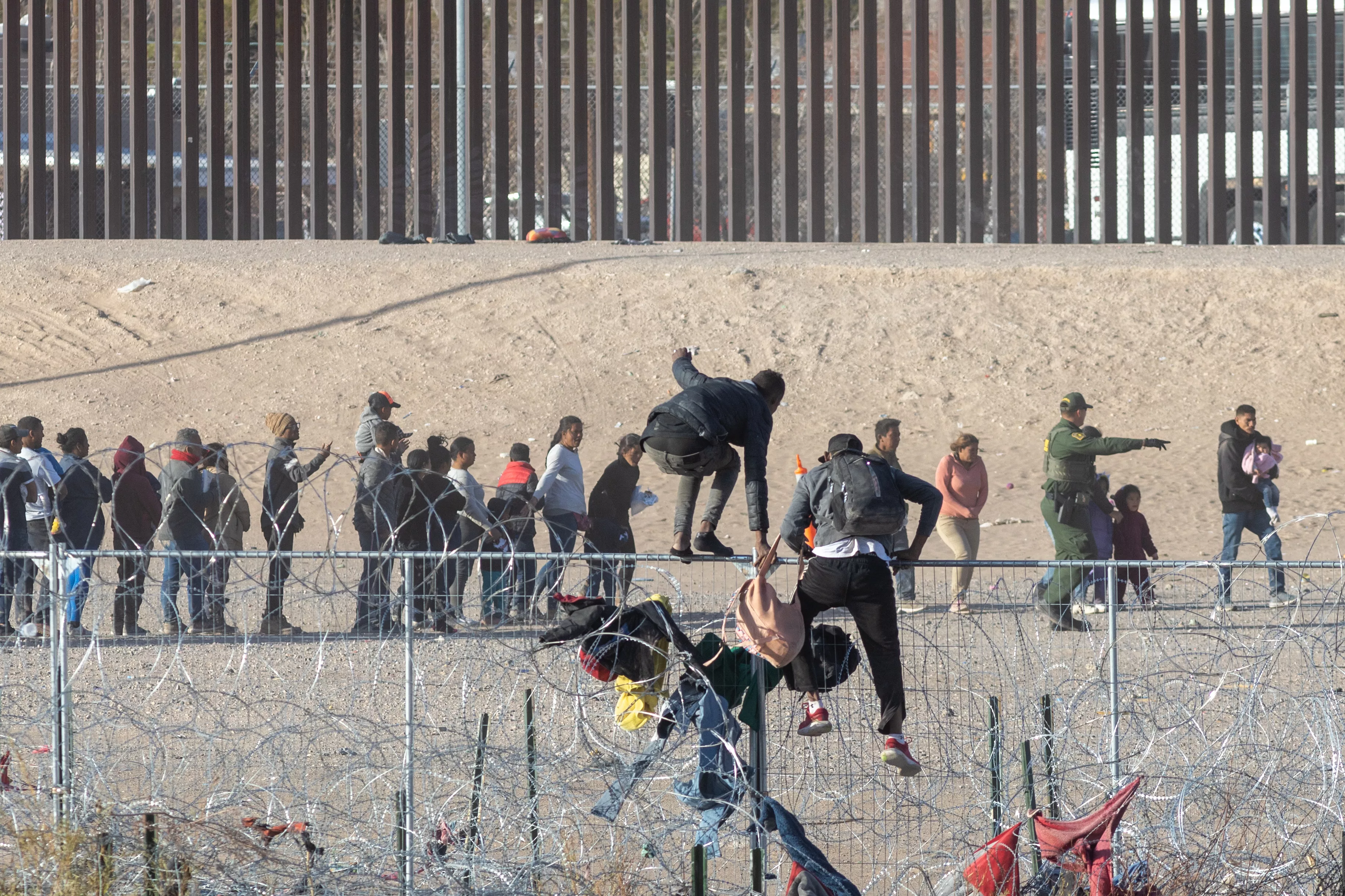 Texas Rancher Wants Greg Abbott to Pay Him a 'Premium' for Border Wall - Vimarsana News