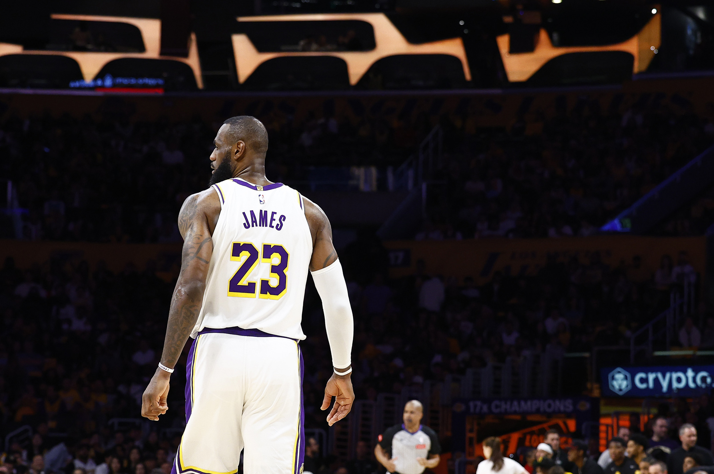 Lakers Willing To Do Anything To Keep LeBron James in Los Angeles, Per ...
