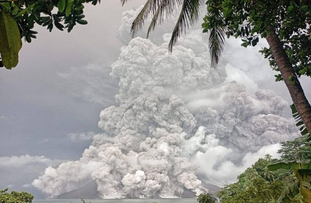 Indonesia’s dramatic volcano eruption caught on video
