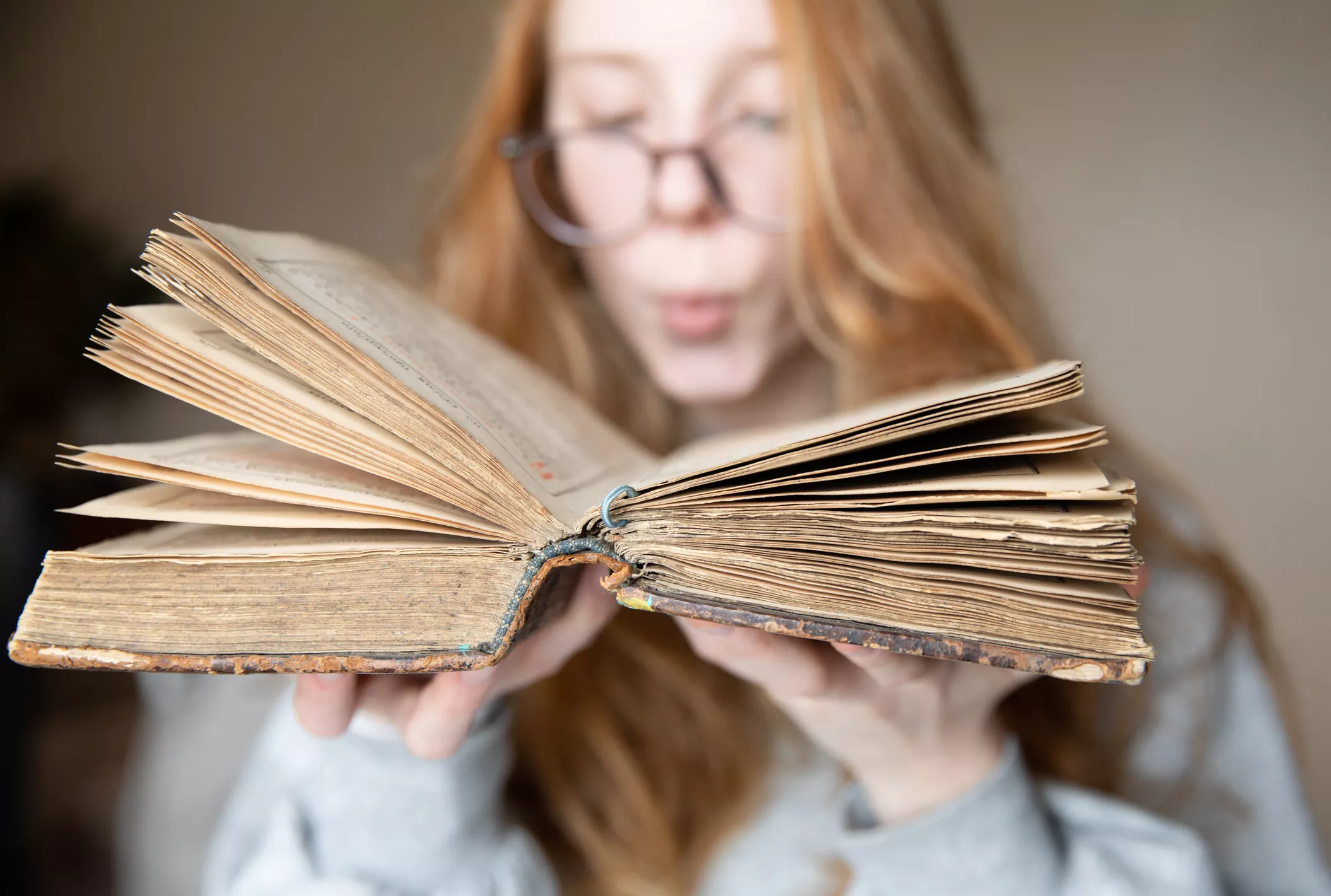 Scientists Reveal How To Spot Toxic 'Poison Books' - Vimarsana News