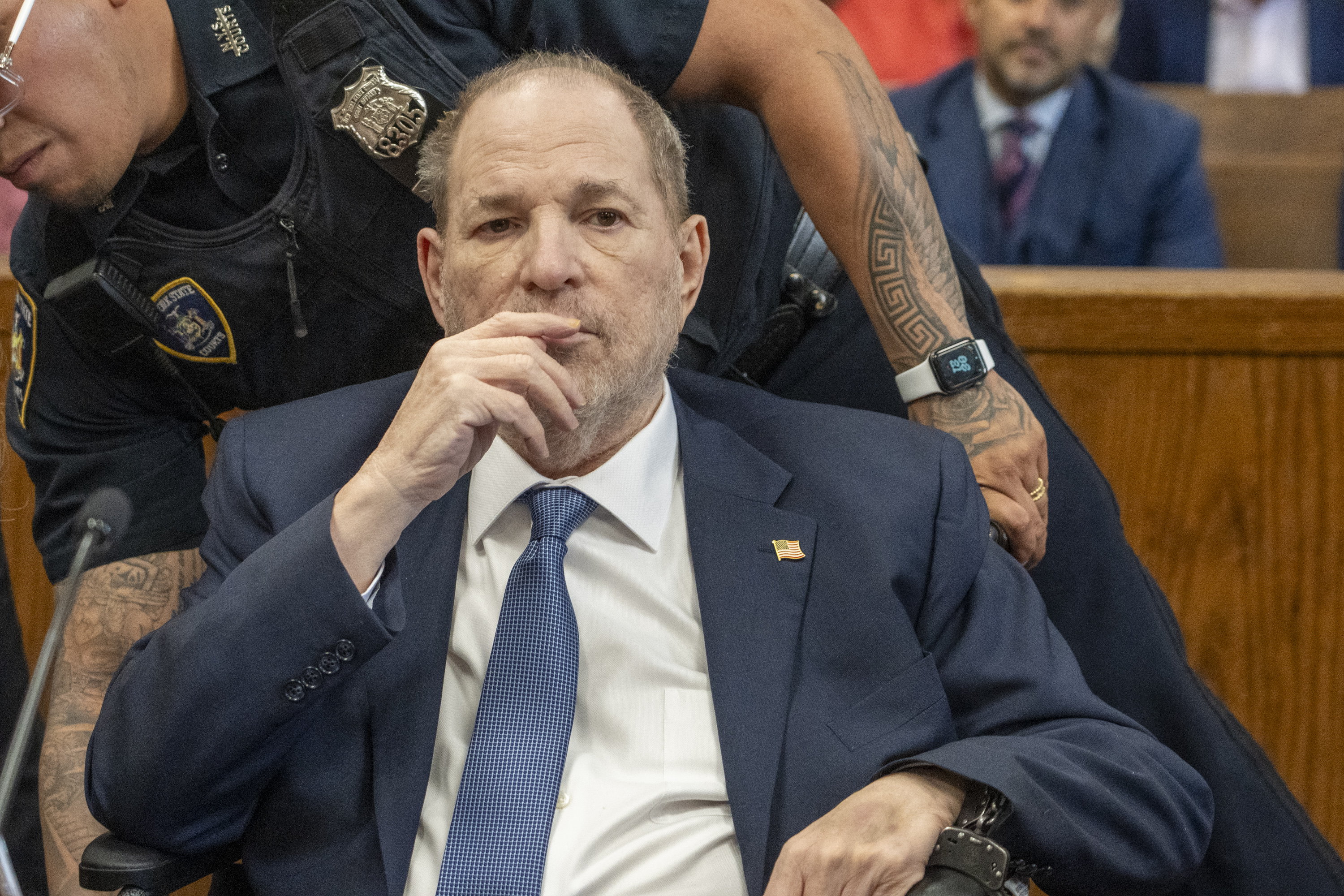 La journée d’Harvey Weinstein au tribunal en fauteuil roulant : voici ce qui s’est passé