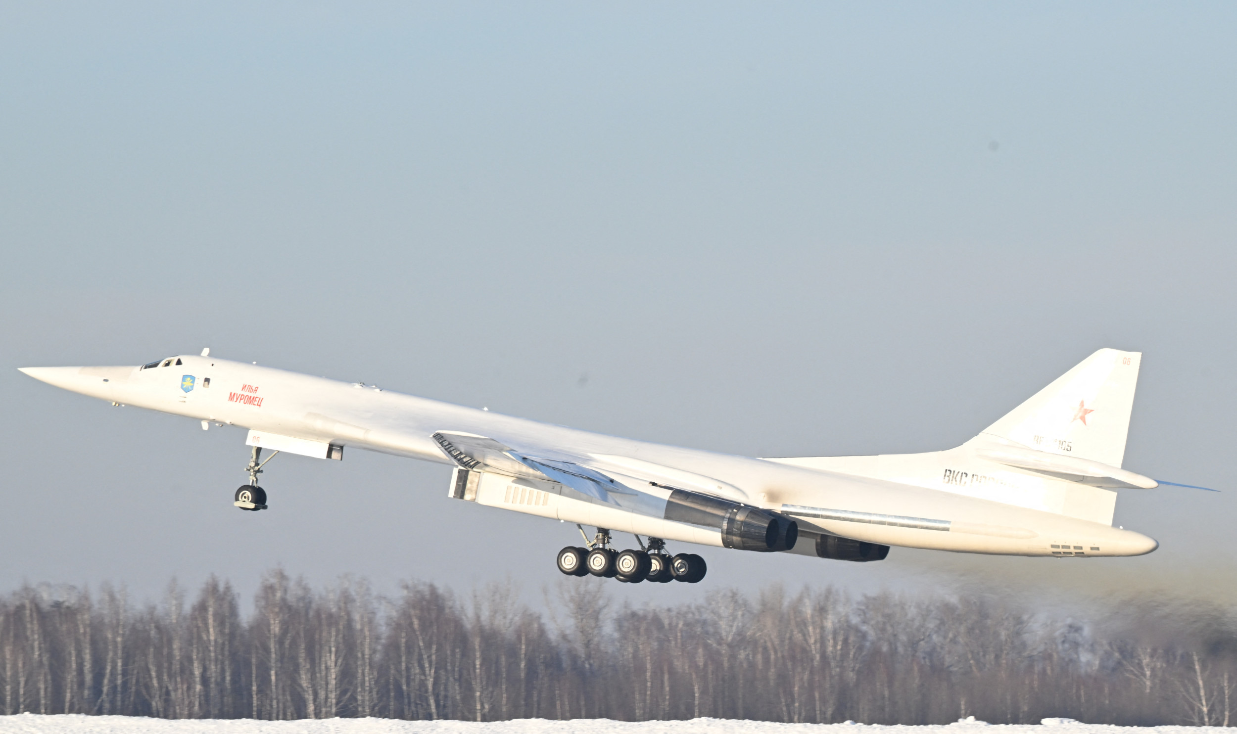 Quatre avions militaires russes détectés près de l’espace aérien américain