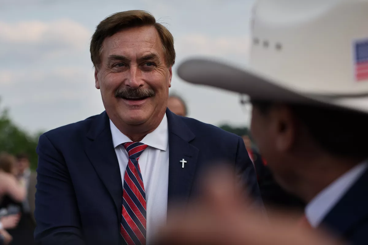 Mike Lindell's 'Zombie' Appearance in Photo Goes Viral, But Has One Problem - Vimarsana News