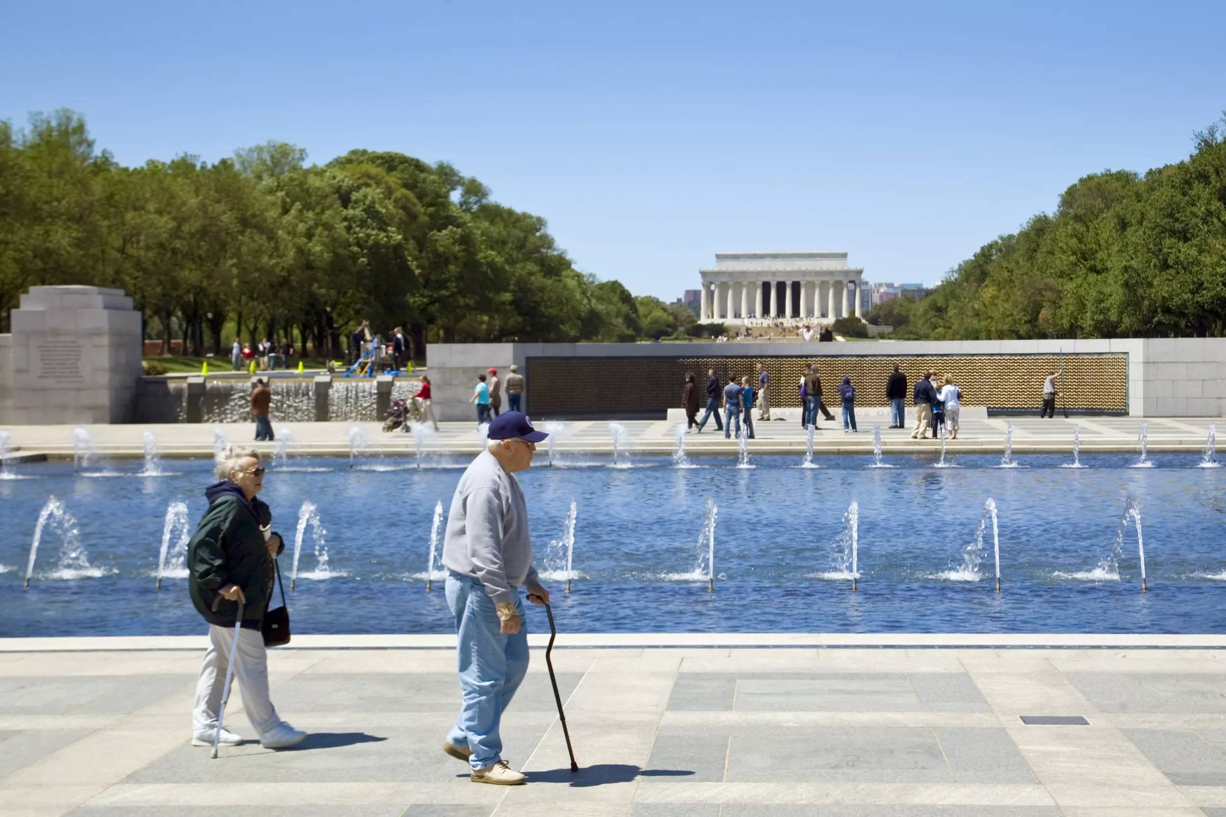 Americans Receive $1,900 Checks as Government Sends Double Monthly Payments - Vimarsana News