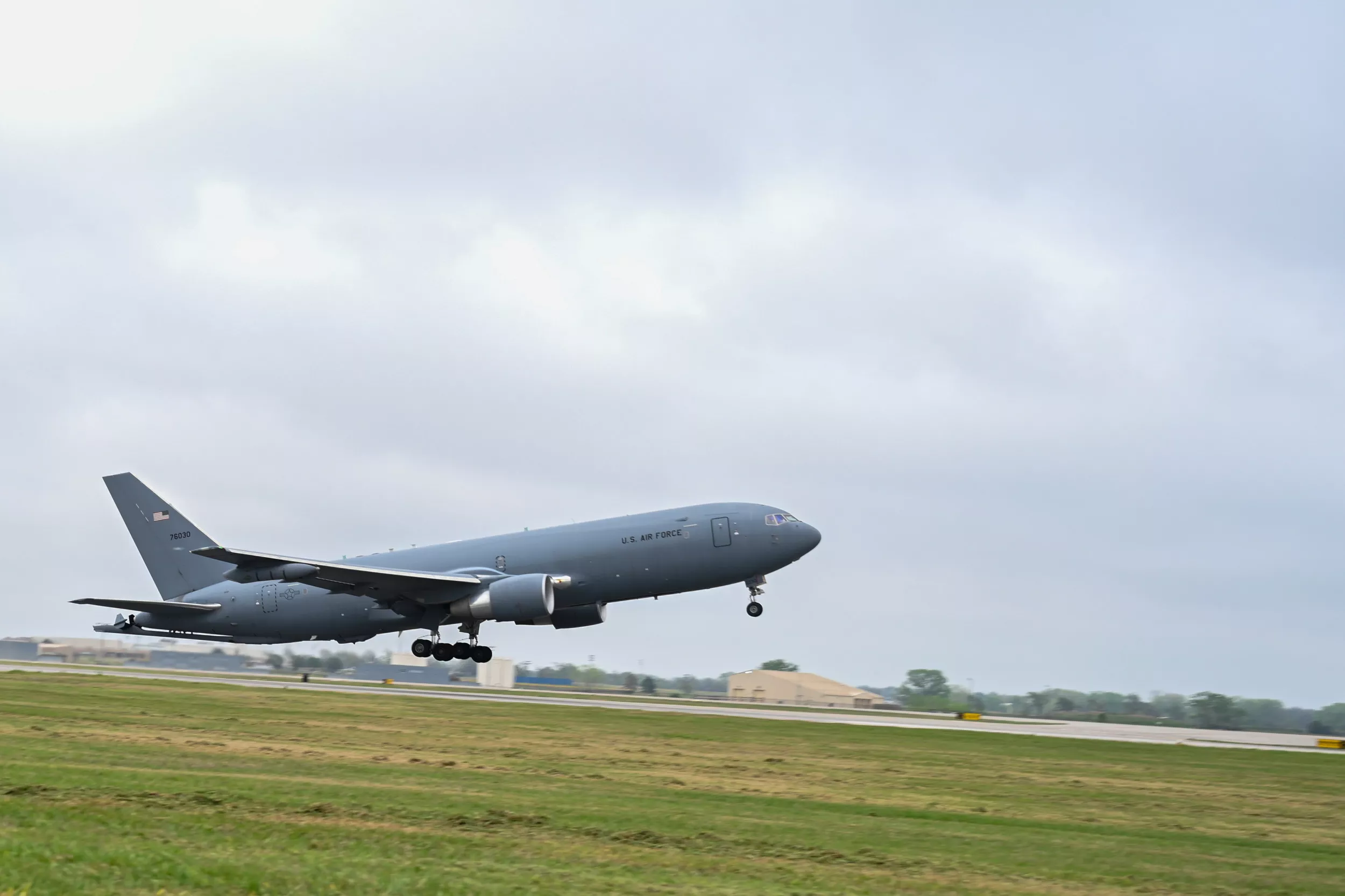 US Military Aircraft Relocating Amid Severe Weather Threat - Vimarsana News