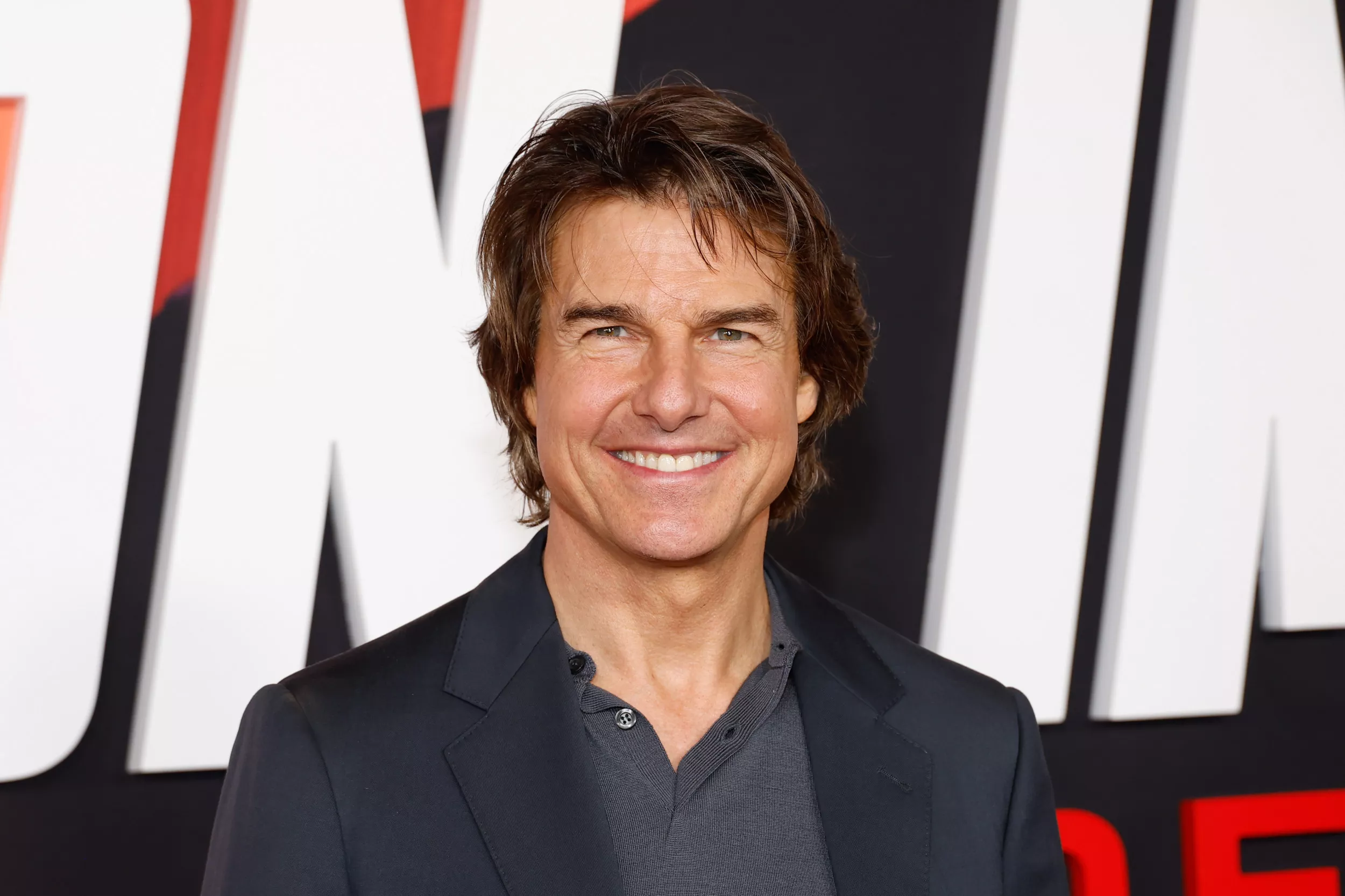 Tom Cruise Poses With Kids in 1st Public Photo Together in Nearly 15 Years - Vimarsana News