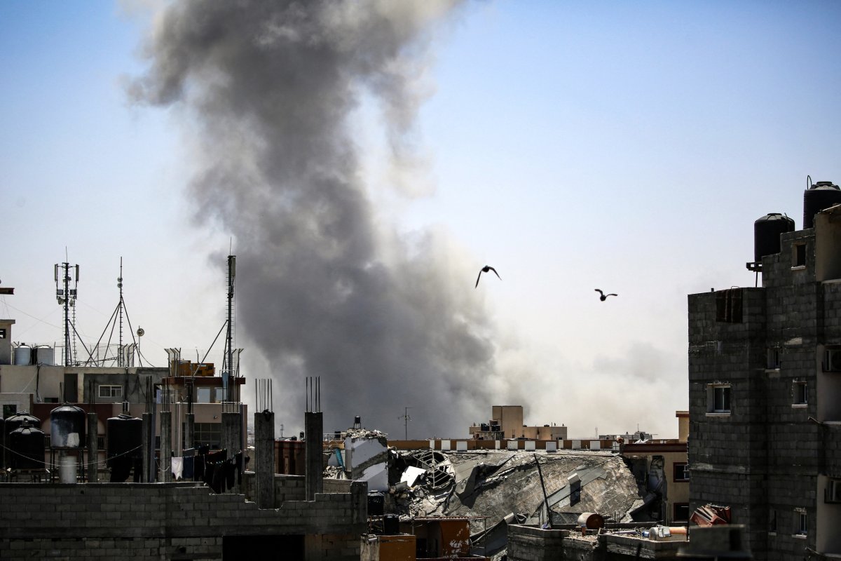Smoke billows from Israeli strikes in Rafah 