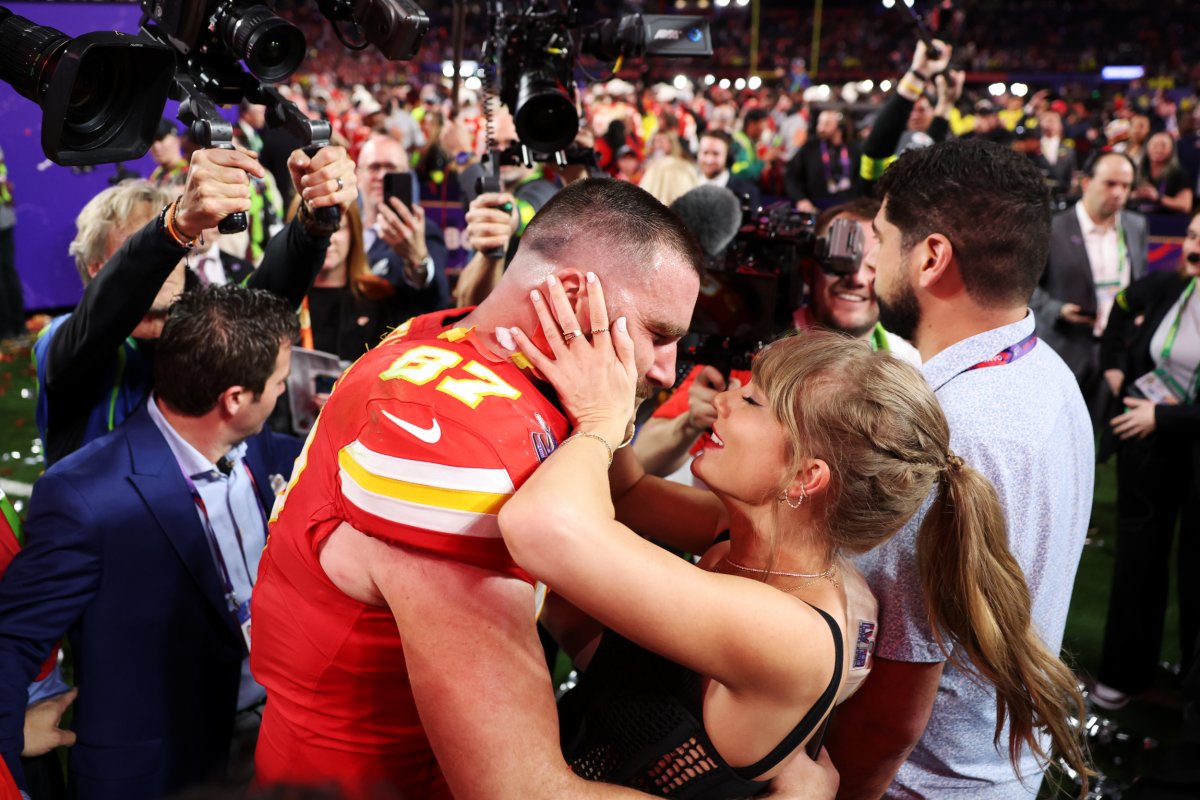 How Travis Kelce Is Supporting Taylor Swift's Return to the 'Eras Tour' - Newsweek