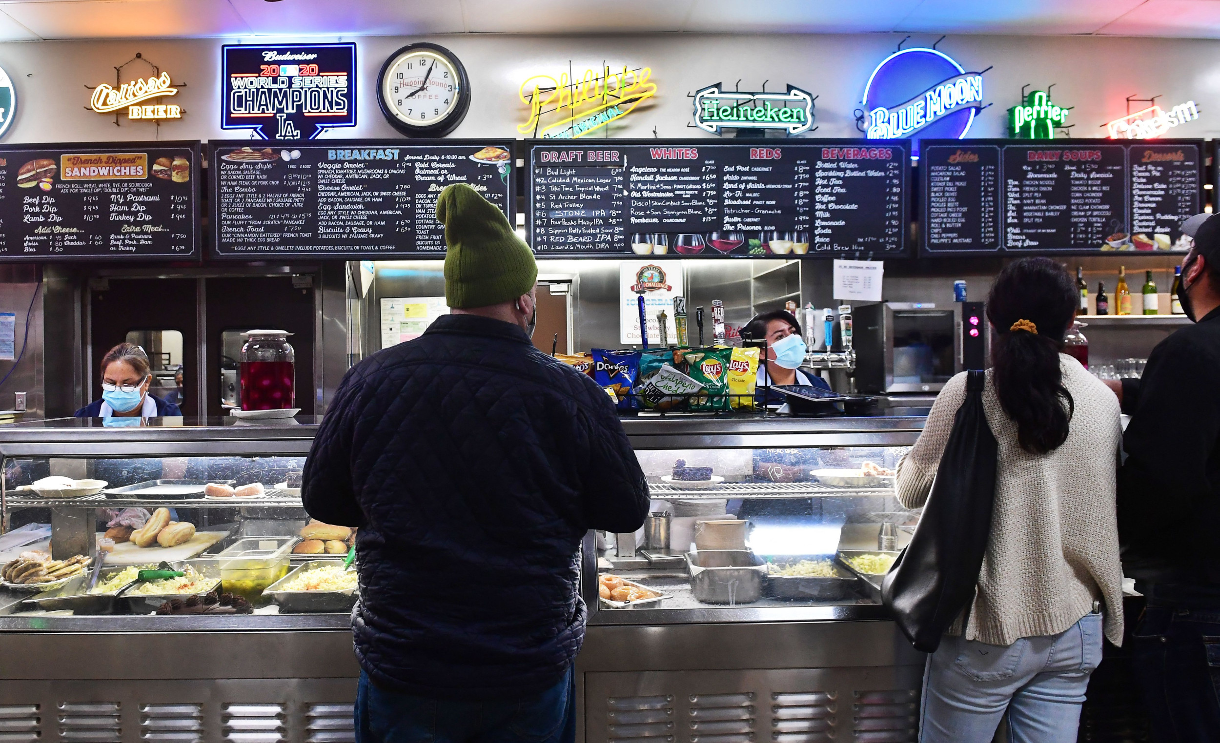 Restaurantbesitzer kritisieren das neue „Junk Fee“-Gesetz in Kalifornien