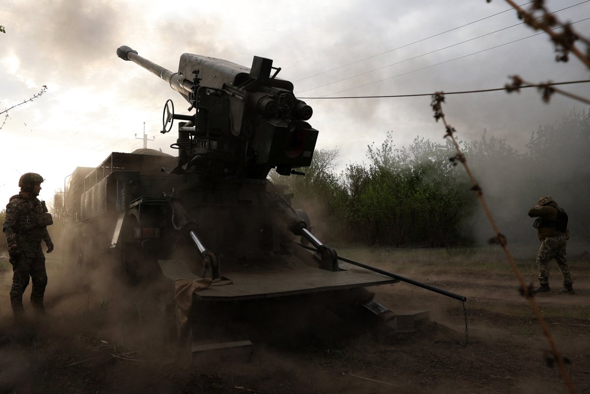 Ukraine's military fires a howitzer 