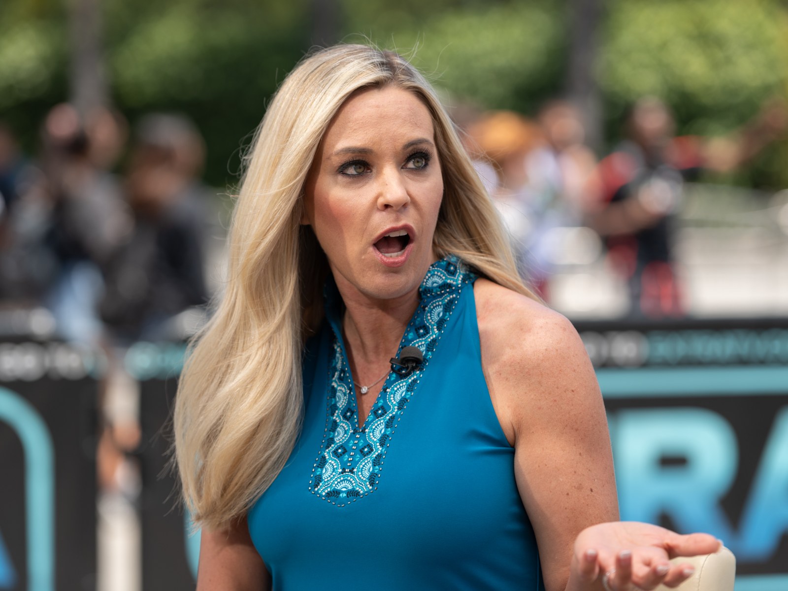 Kate Gosselin's Rare Photo of Sextuplets Goes Viral, But Hannah and Collin Are Absent - Newsweek