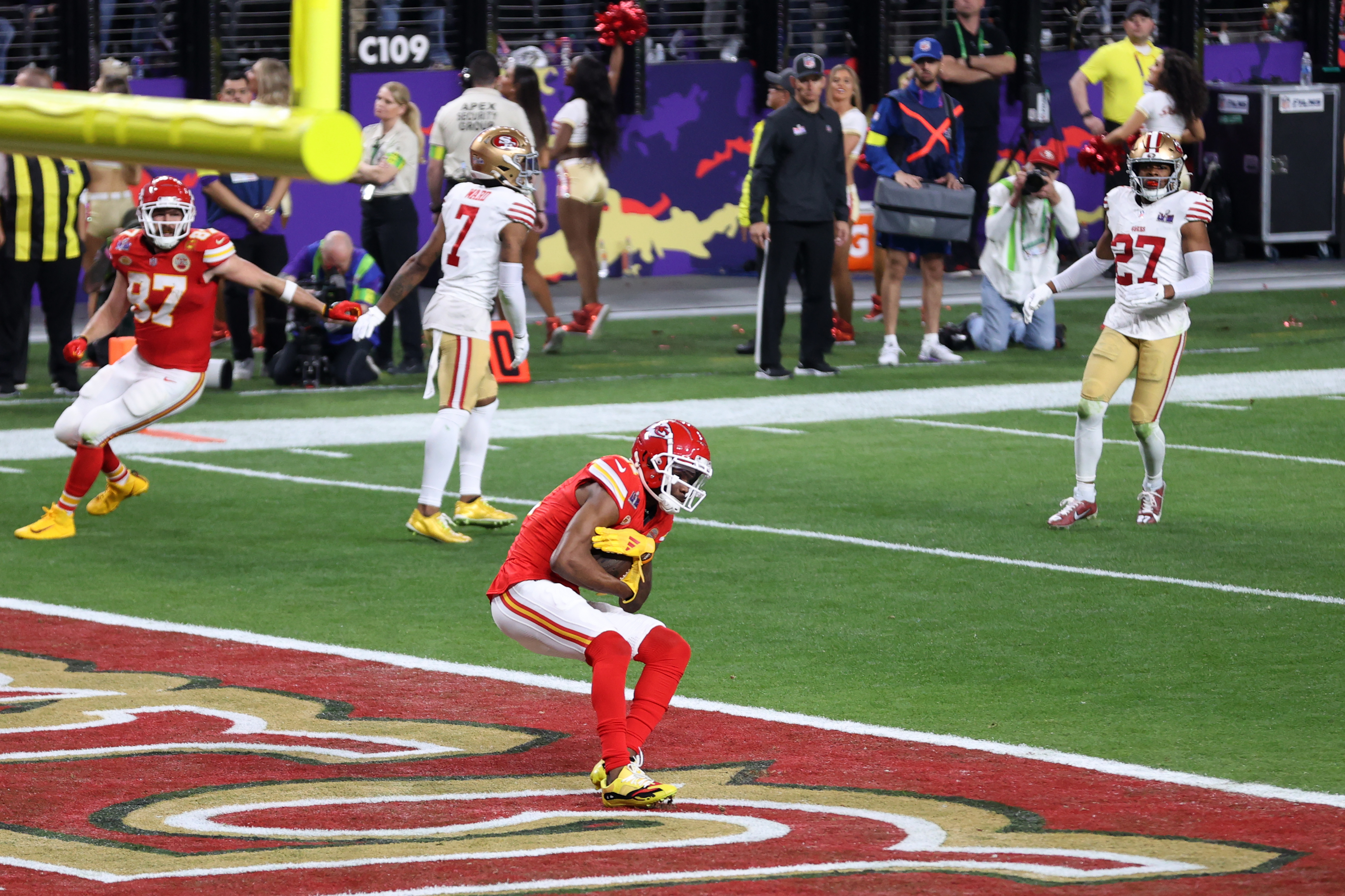 Recently-Released Chiefs Wide Receiver Visiting With AFC Rival Bills as Decision Looms