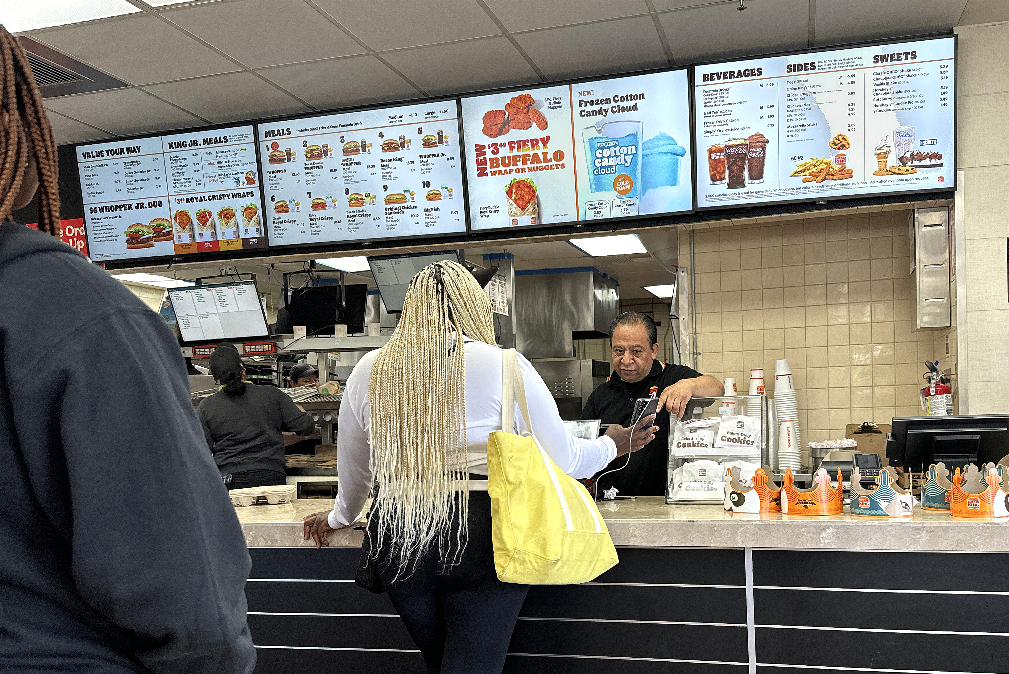 Restaurants Are Spending Less on Payroll Despite Minimum Wage Hikes