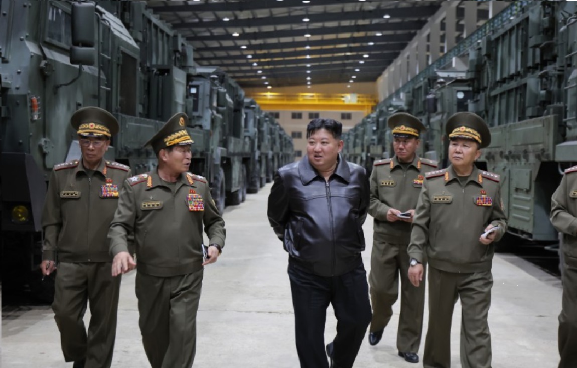 Kim Jong Un fabrique des lance-roquettes dans une ancienne usine automobile, selon un analyste