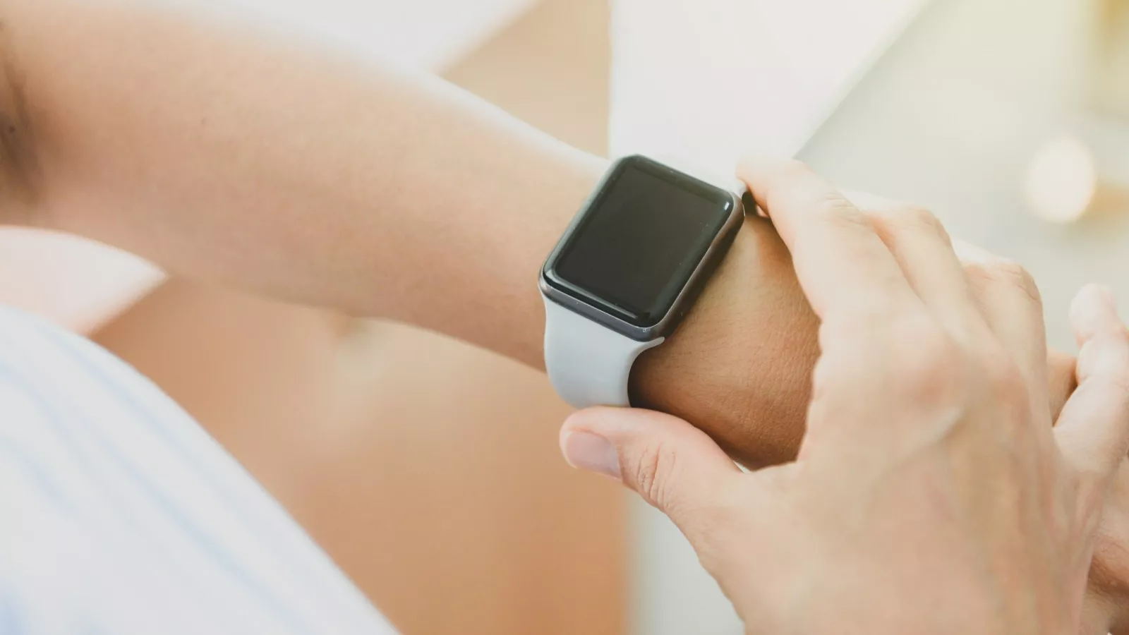 Apple watch charge while wearing hotsell