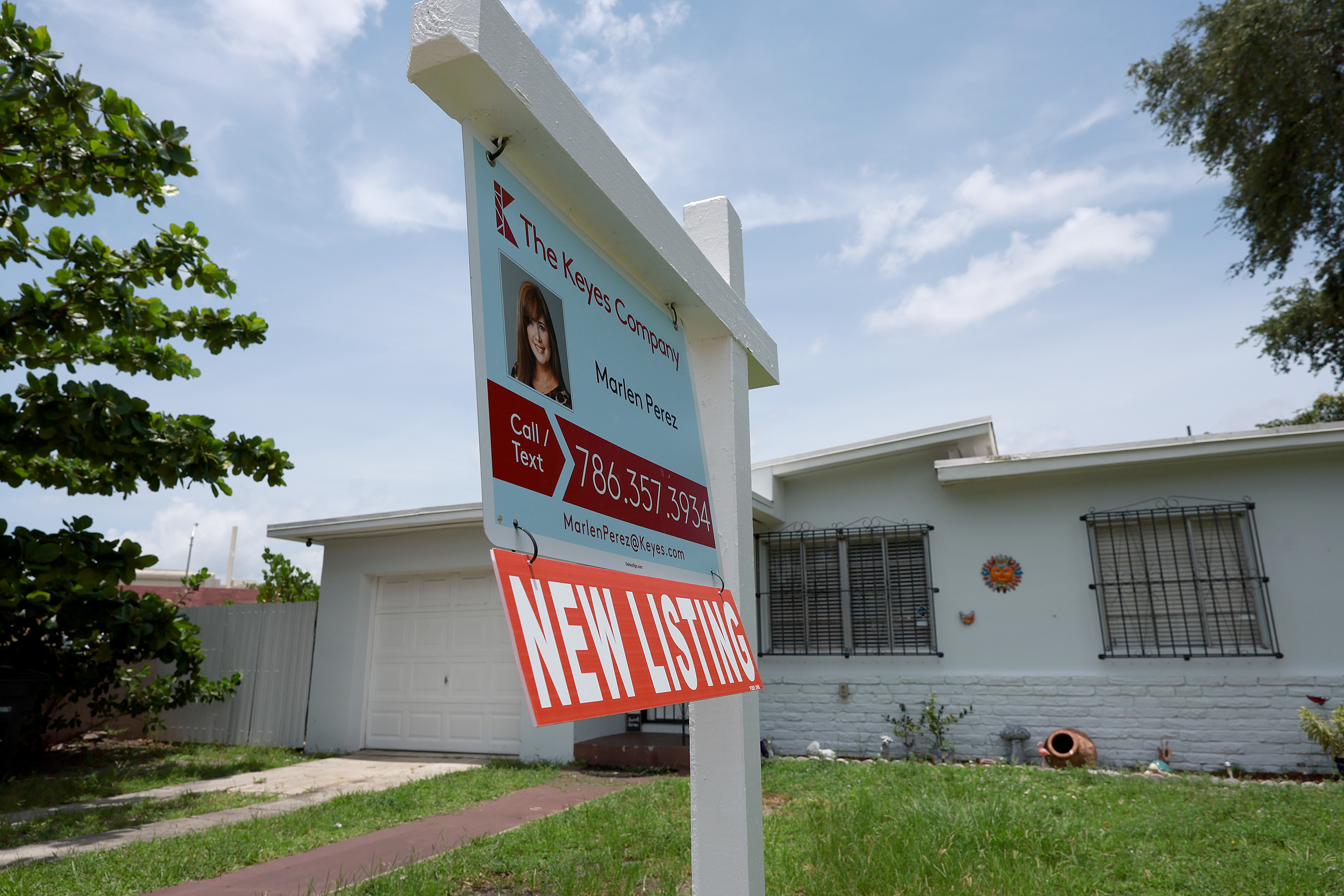 Americans Are Dropping Home Prices as Buyers Lose Interest - Newsweek