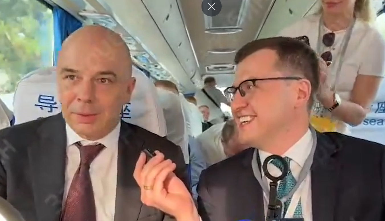 Le ministre des Finances de Poutine contraint de prendre le bus lors de sa visite en Chine : « pas d’espace »