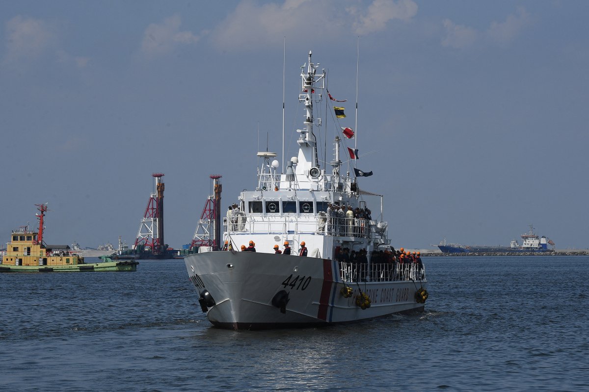 Philppine Coast Guard Ship Gets Underway