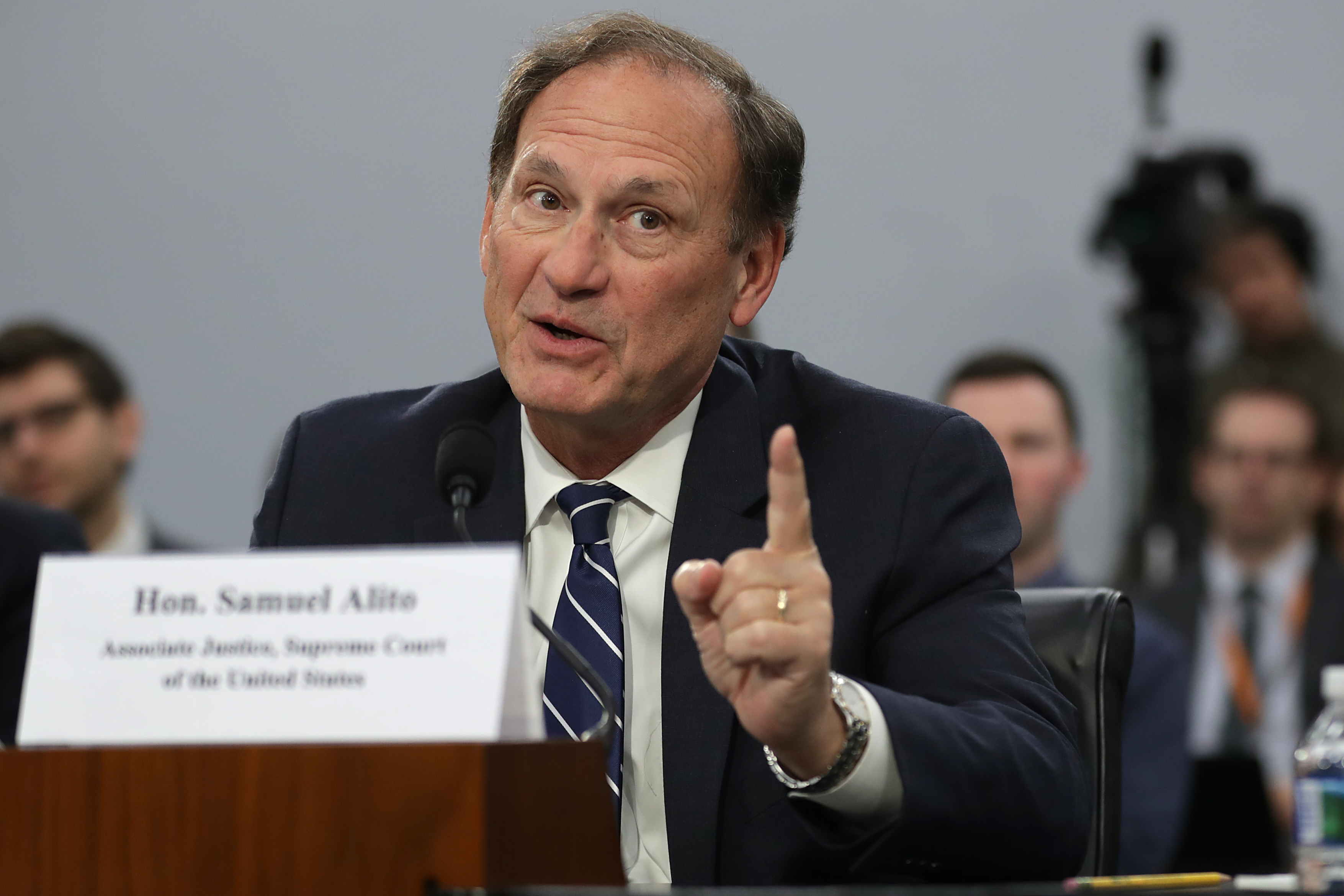 Justice Alito Must Be Forced Out of Trump Immunity Case: Professor thumbnail