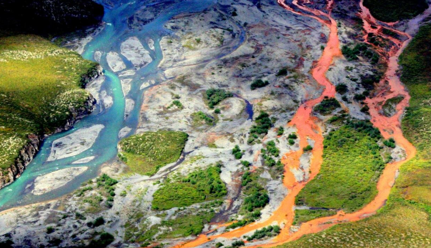 Les rivières de l’Alaska deviennent « orange laiteux » et toxiques