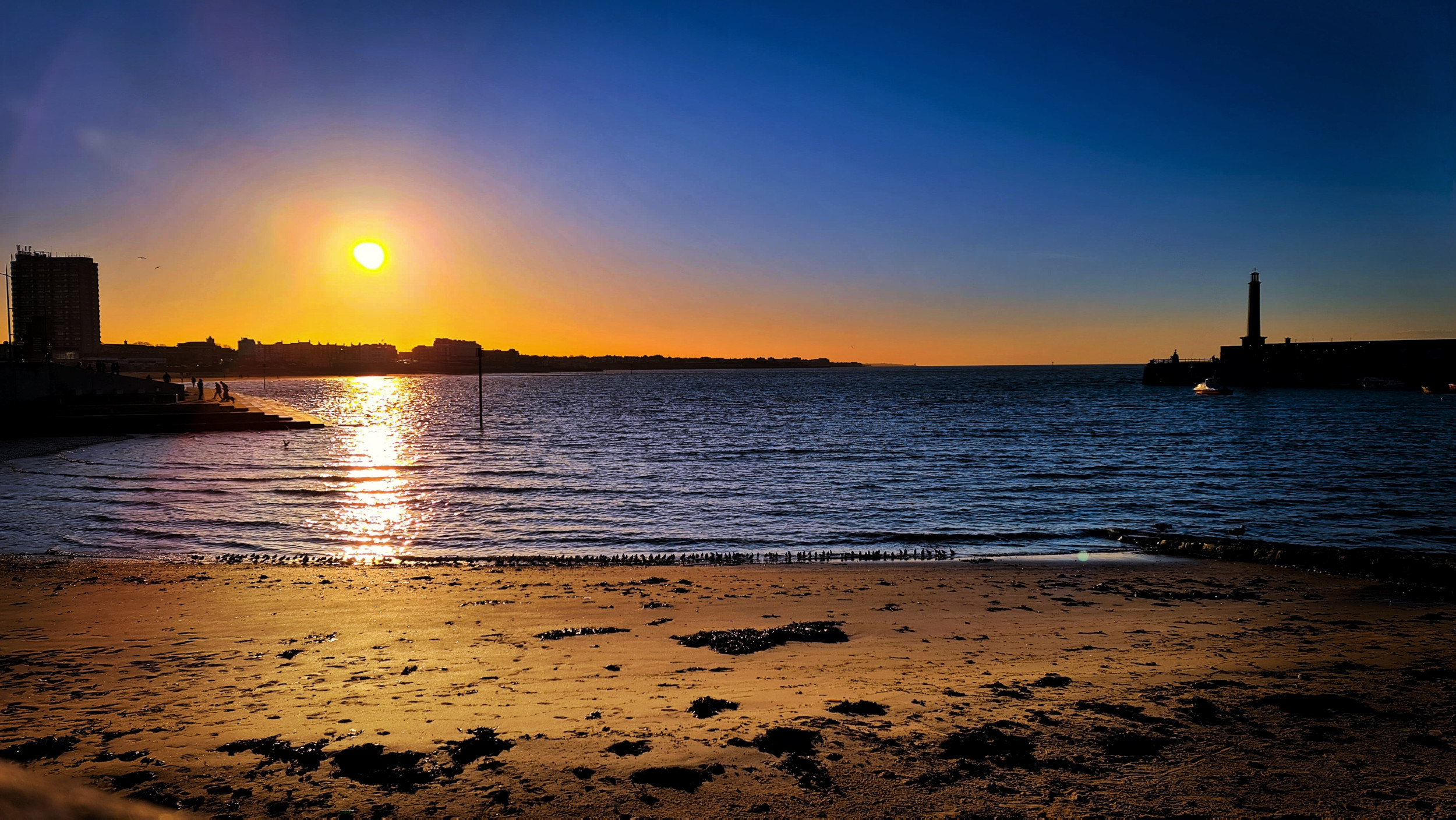 Woman Invites Mom To See Sunset, but There Is a Problem: 'Sorry' - Vimarsana News