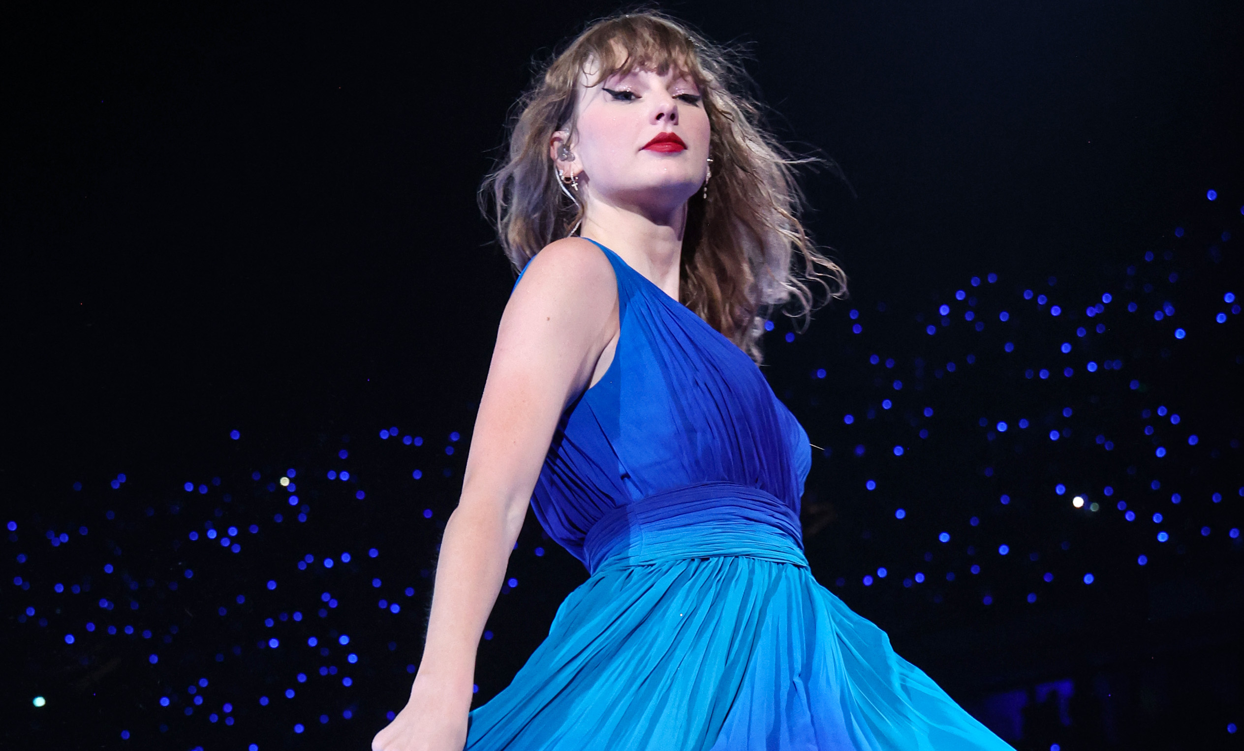 How Taylor Swift Gracefully Handled Wardrobe Malfunction During Eras ...