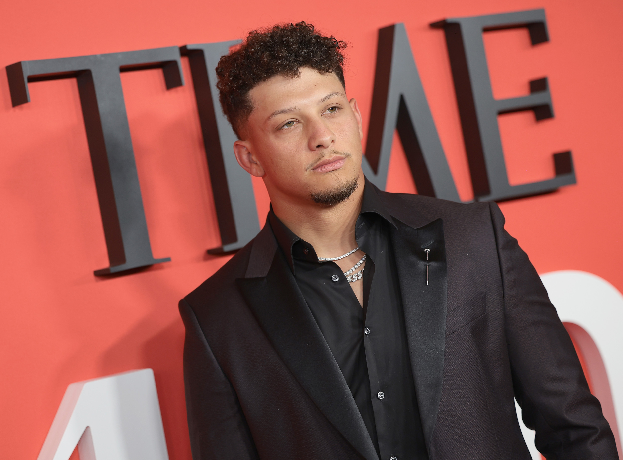 How Patrick Mahomes Played Matchmaker for Travis Kelce and Taylor Swift -  Newsweek