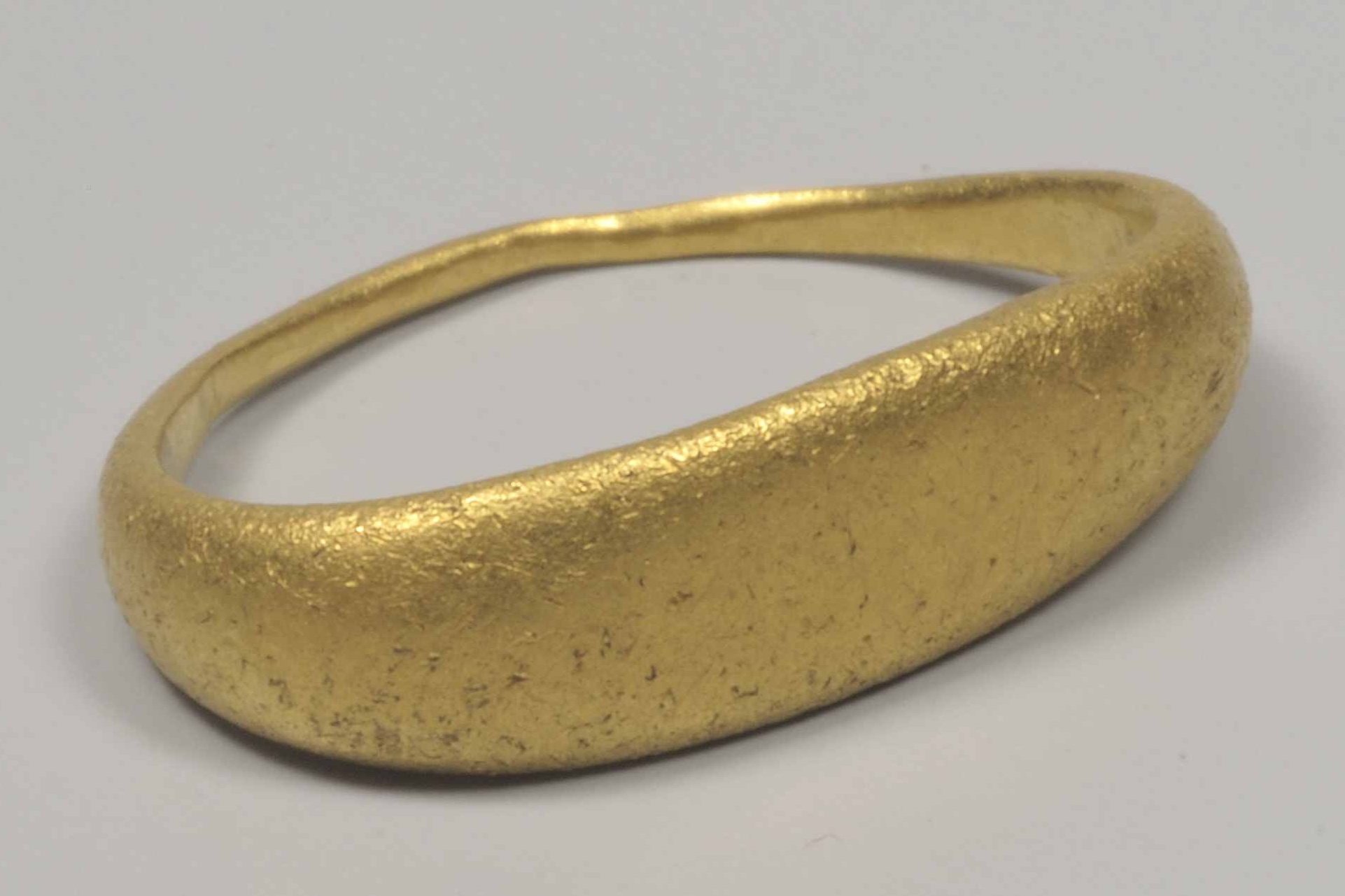 Bague en or romaine et hache de l’âge du bronze parmi plus de 2 200 découvertes fluviales