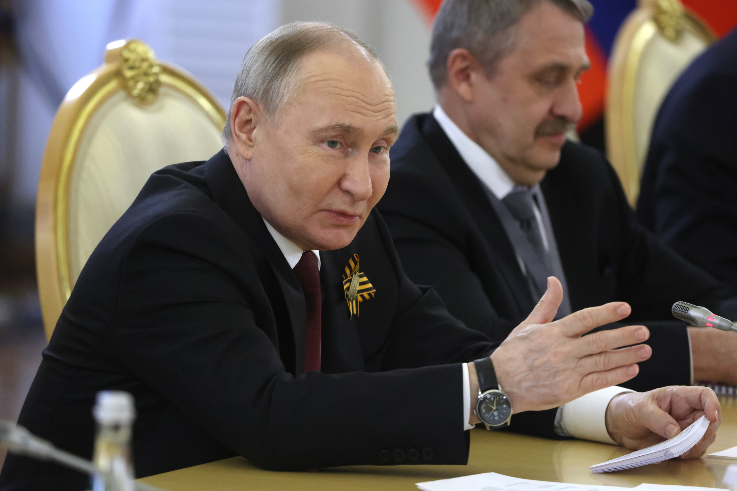 Les pourparlers de cessez-le-feu en Ukraine sont une offre de « répit » de Poutine (député de Kiev)