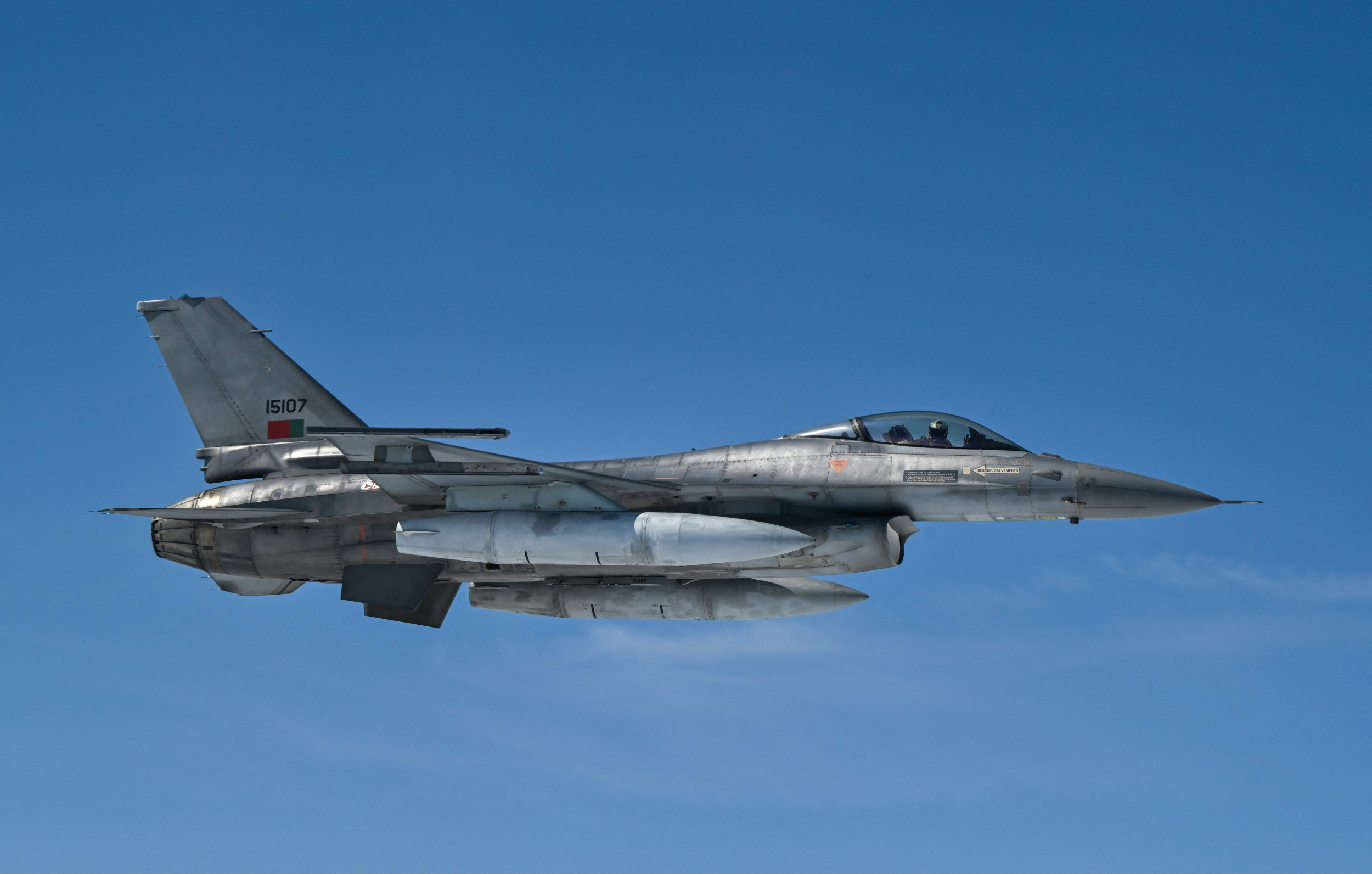 Ukraine : mise à jour du F-16 alors que les premiers pilotes terminent leur formation