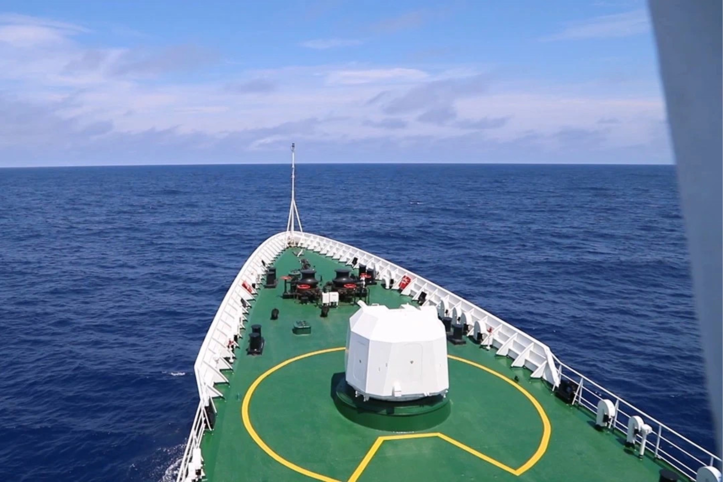 Un allié américain expulse un navire chinois armé d’un « canon »