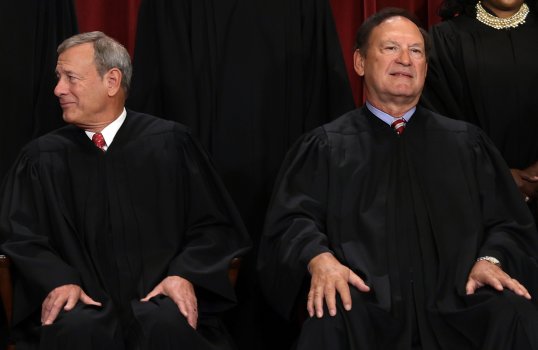 Photo: Justice John Roberts Response to Democrats Sparks Fury: 'Corruption'