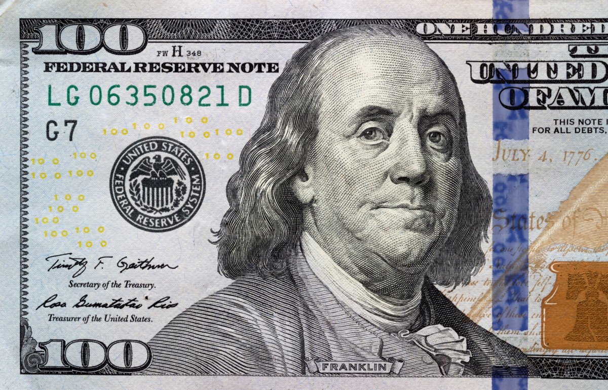 Bank Worker Reveals How to Spot a Counterfeit $100 Bill - Newsweek